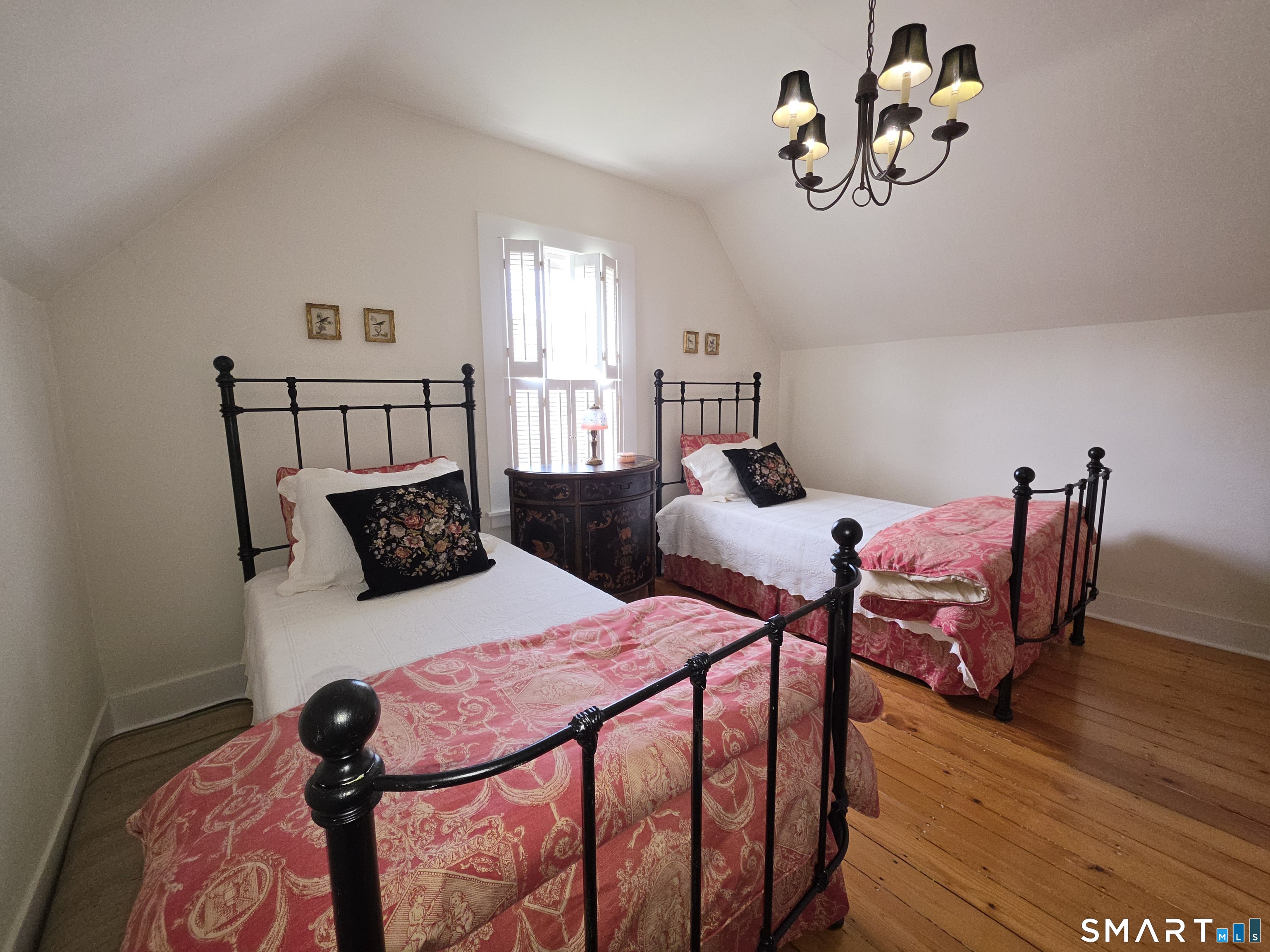 225 Woodstock Avenue photo 16