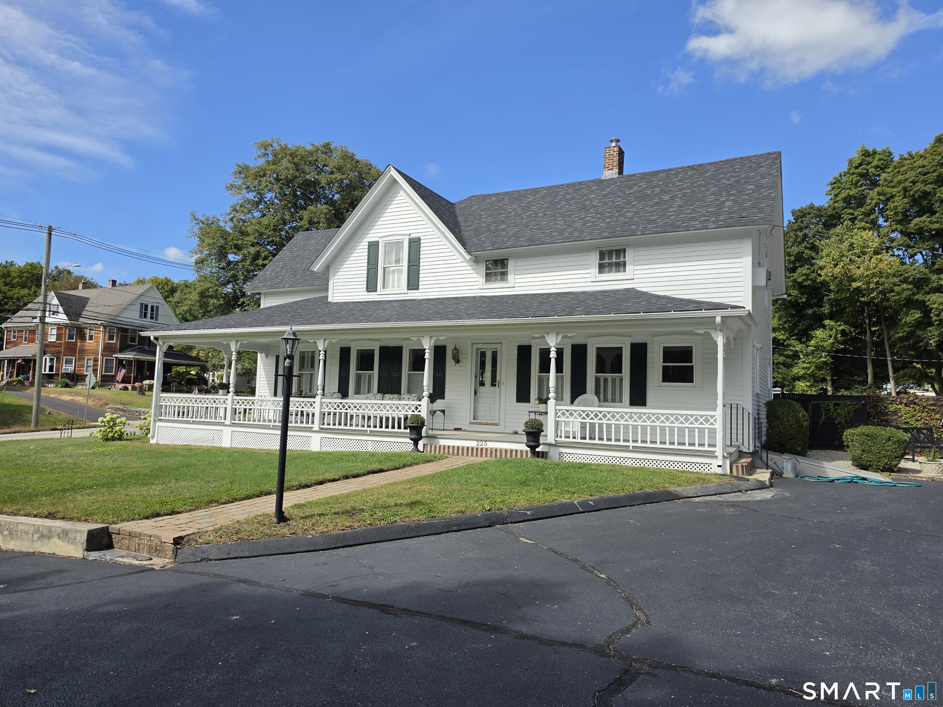 225 Woodstock Avenue photo 30