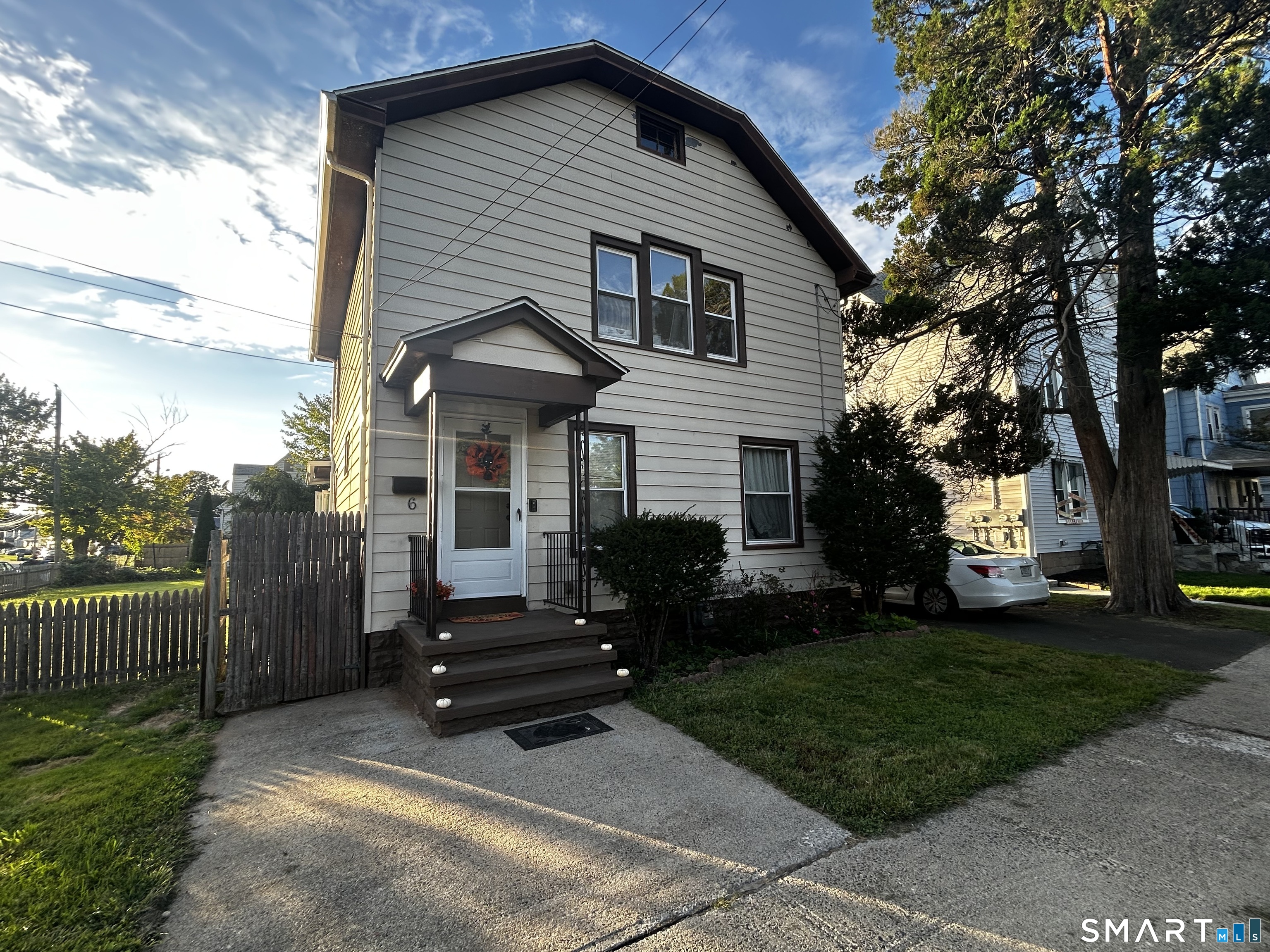 Photo 1 of Single family home for sale at 6 Cross St, Hamden, CT 06514 | MLS# 24209256 | Listing updated on 2026-09-24