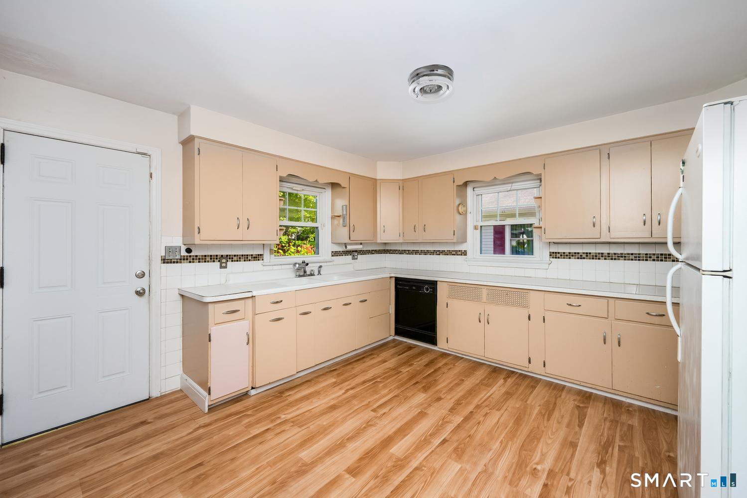 144 Mary Avenue photo 11