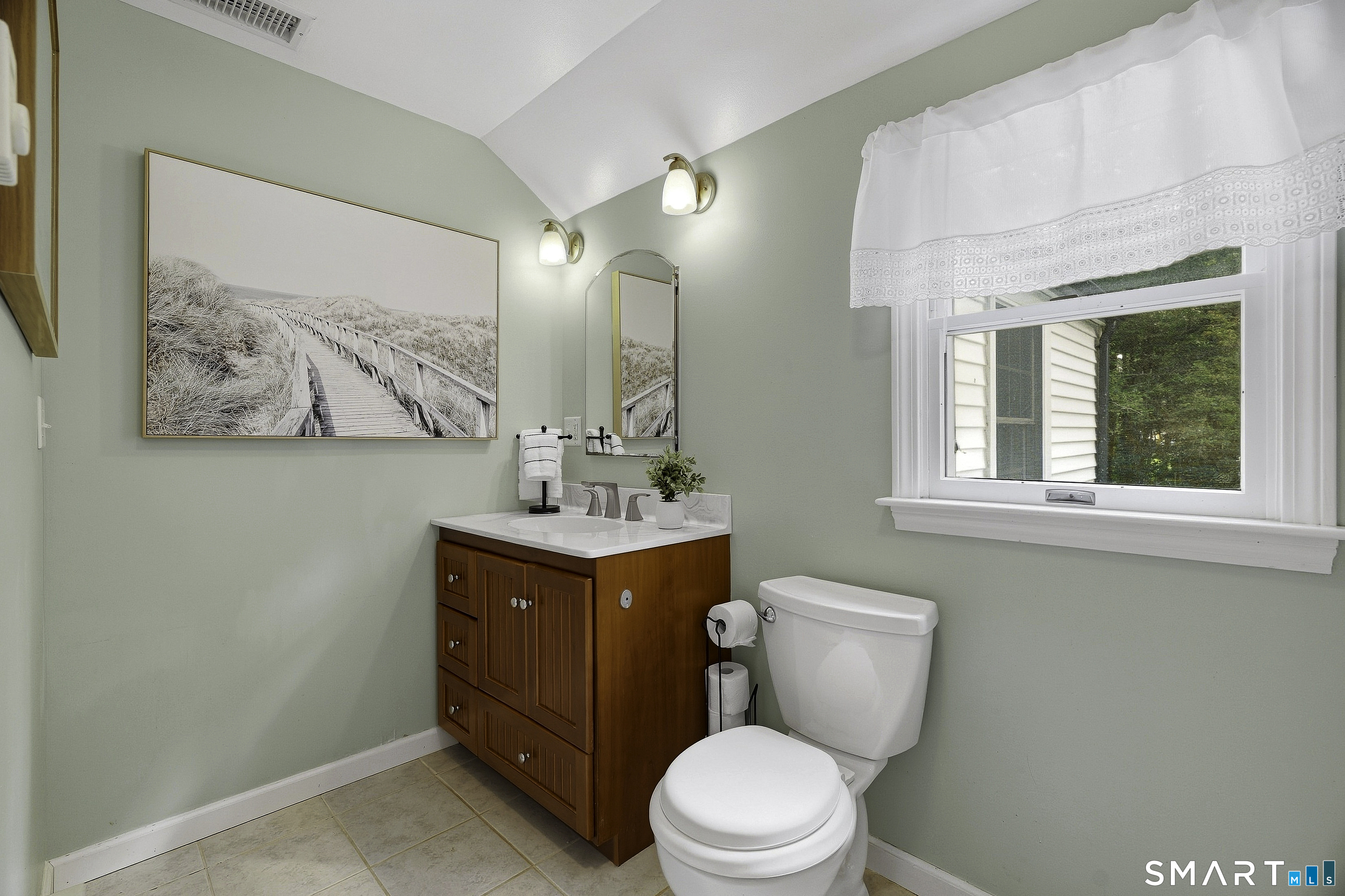 Upstairs Hall Full Bath