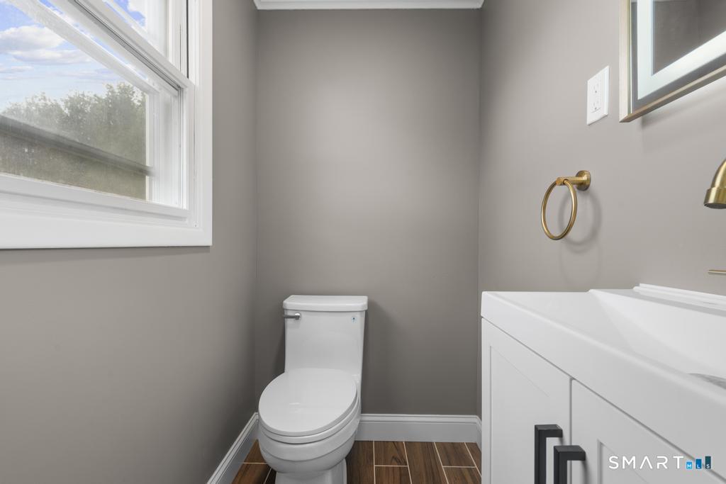 345 Harland Road photo 17