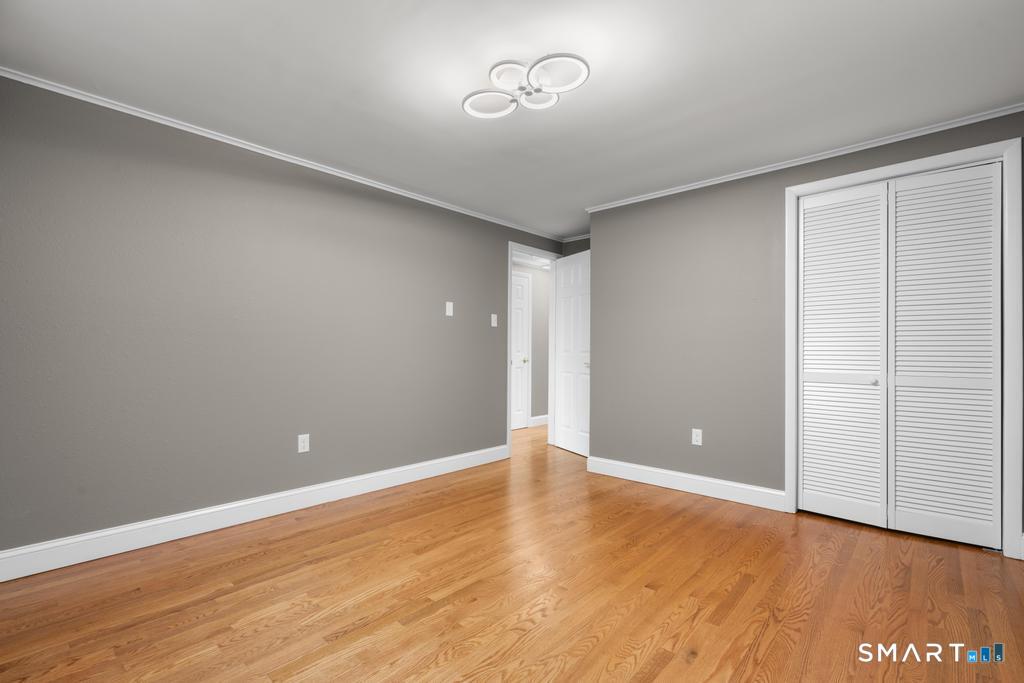 345 Harland Road photo 10