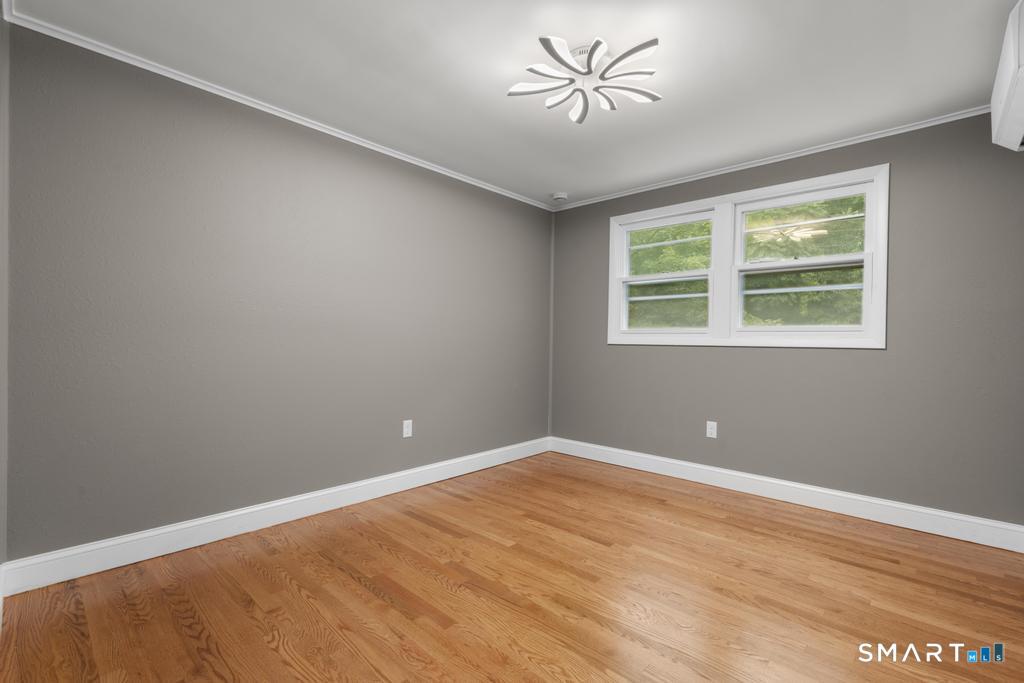 345 Harland Road photo 13