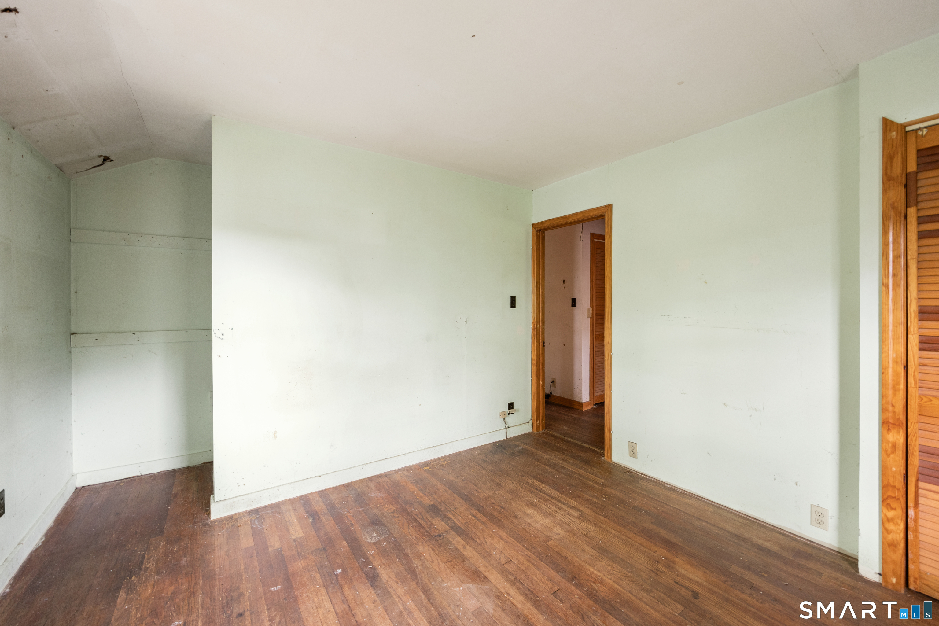220 Melville Drive photo 15