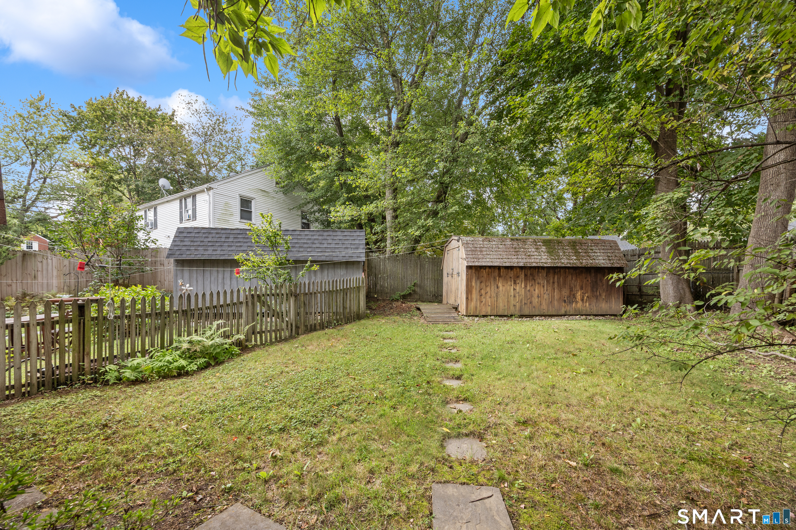 220 Melville Drive photo 20