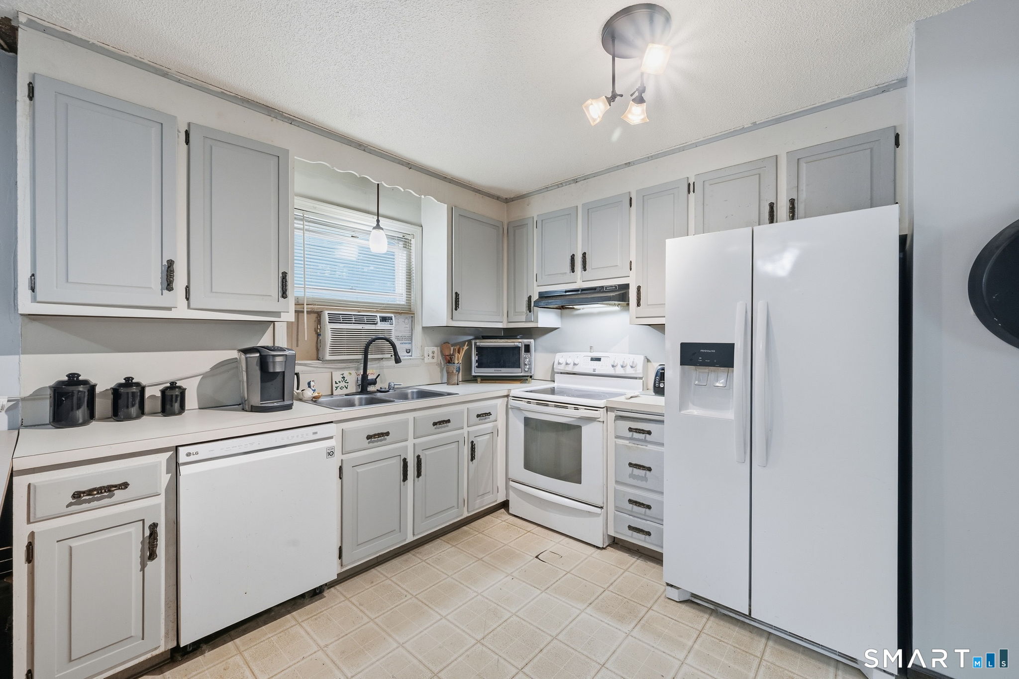 1064 Jerome Avenue photo 15
