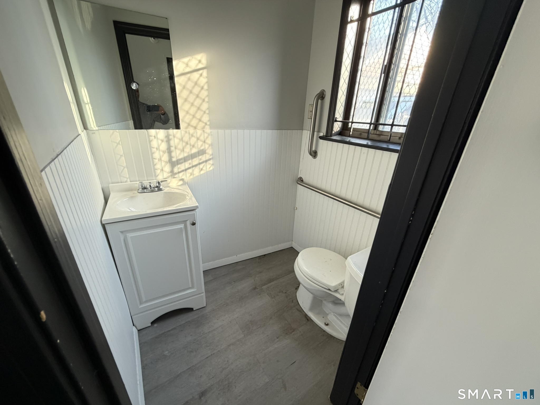 Foto 6 de Local comercial en renta en 1375 Madison Avenue #5, Bridgeport, CT — $1,500/mes