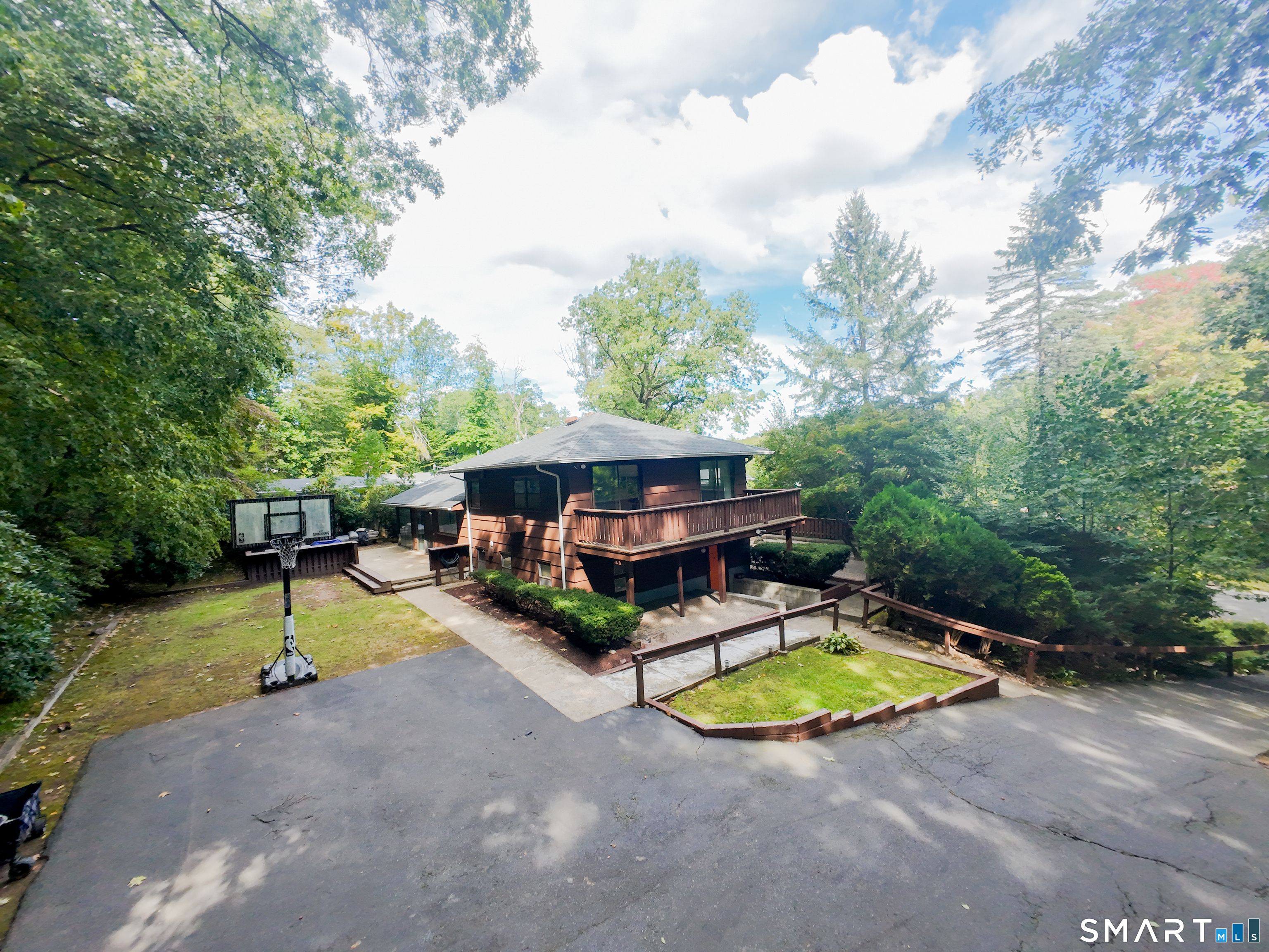 Photo 3 of Single family home for sale at 1140 Paradise Ave, Hamden, CT 06514 | MLS# 24036227 | Listing updated on 2026-09-23