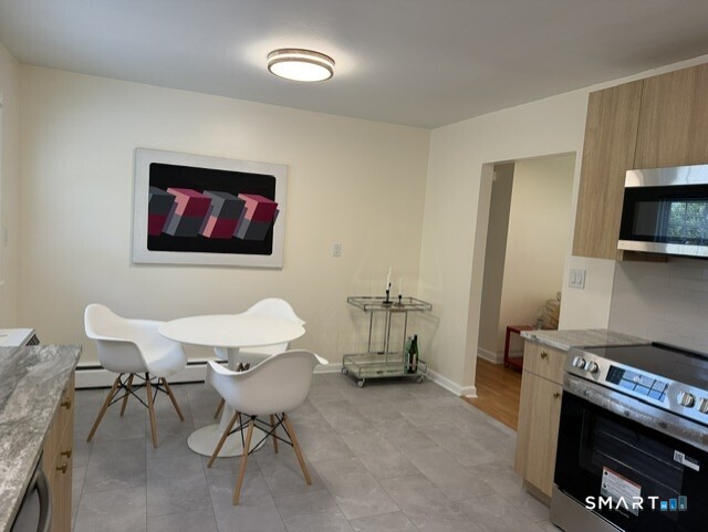 949 Hopmeadow Street photo 6