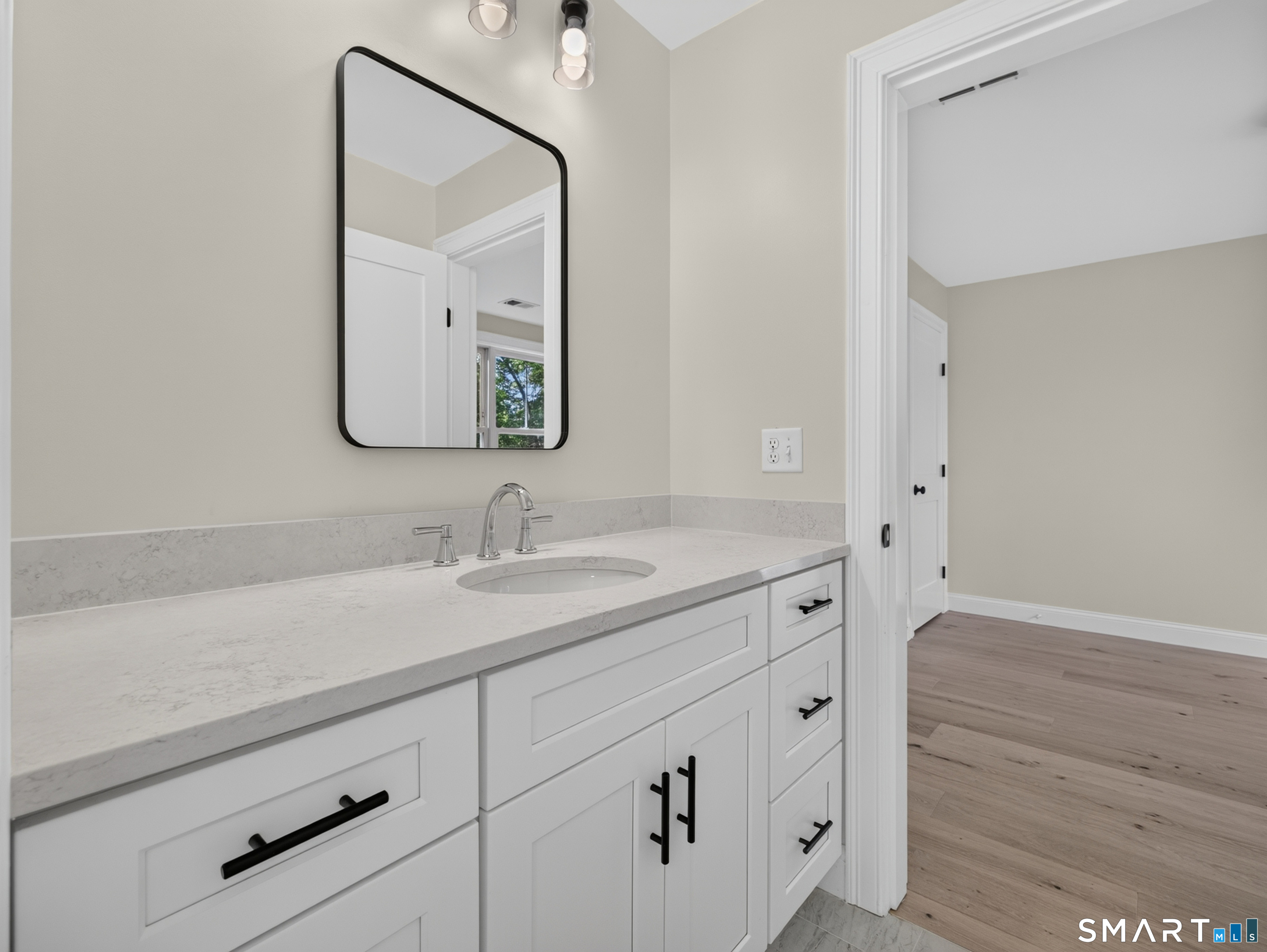 293 Mistuxet Avenue photo 28