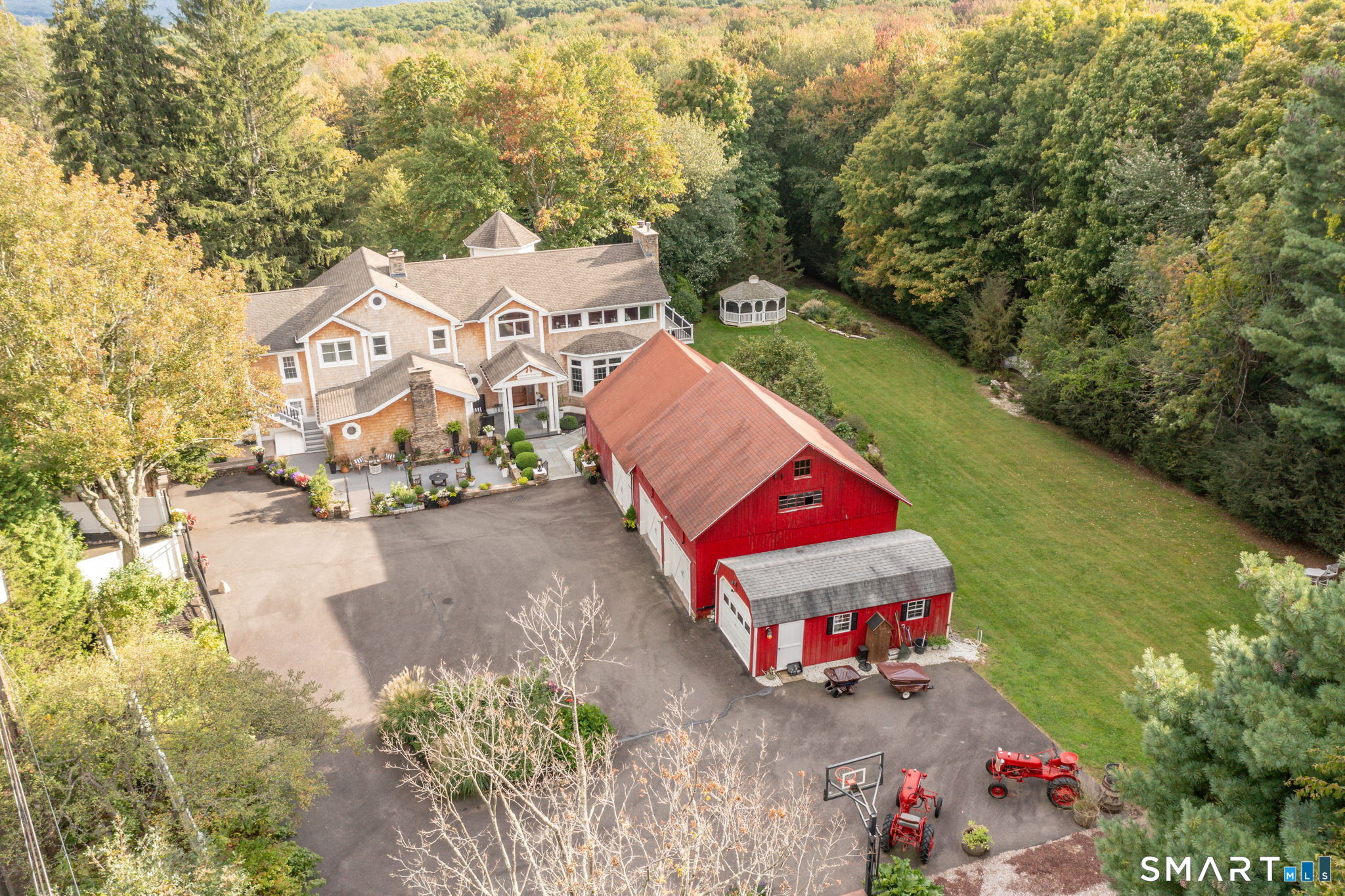 695 Spindle Hill Road photo 37