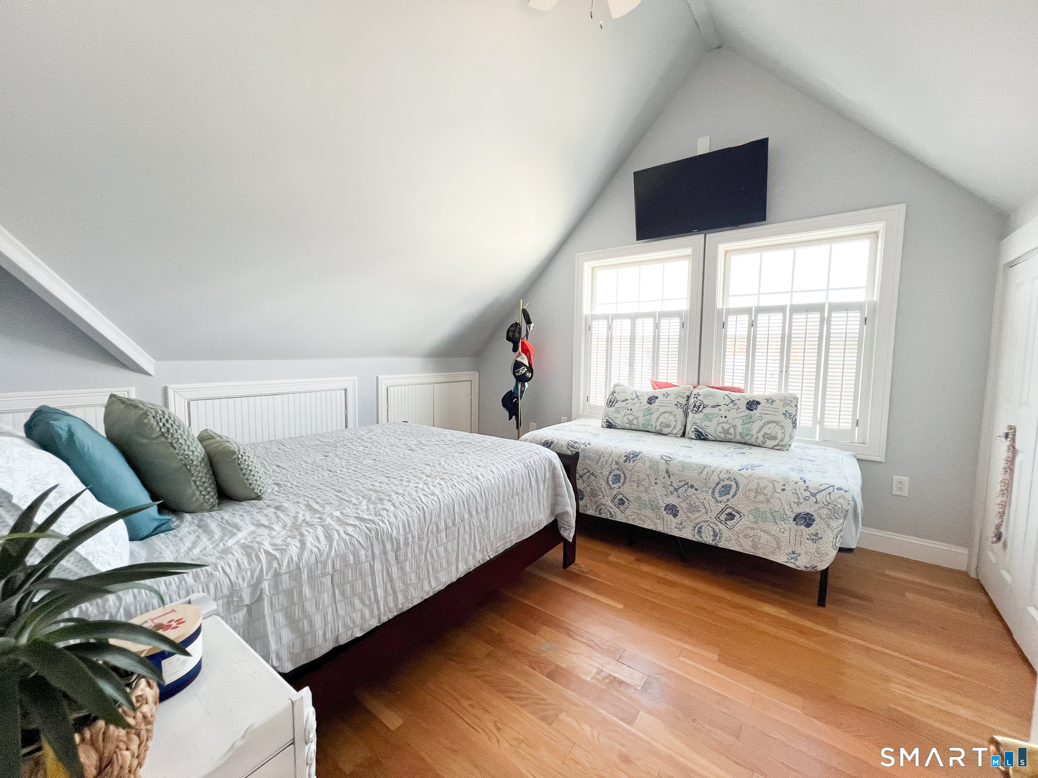 712 East Broadway photo 14