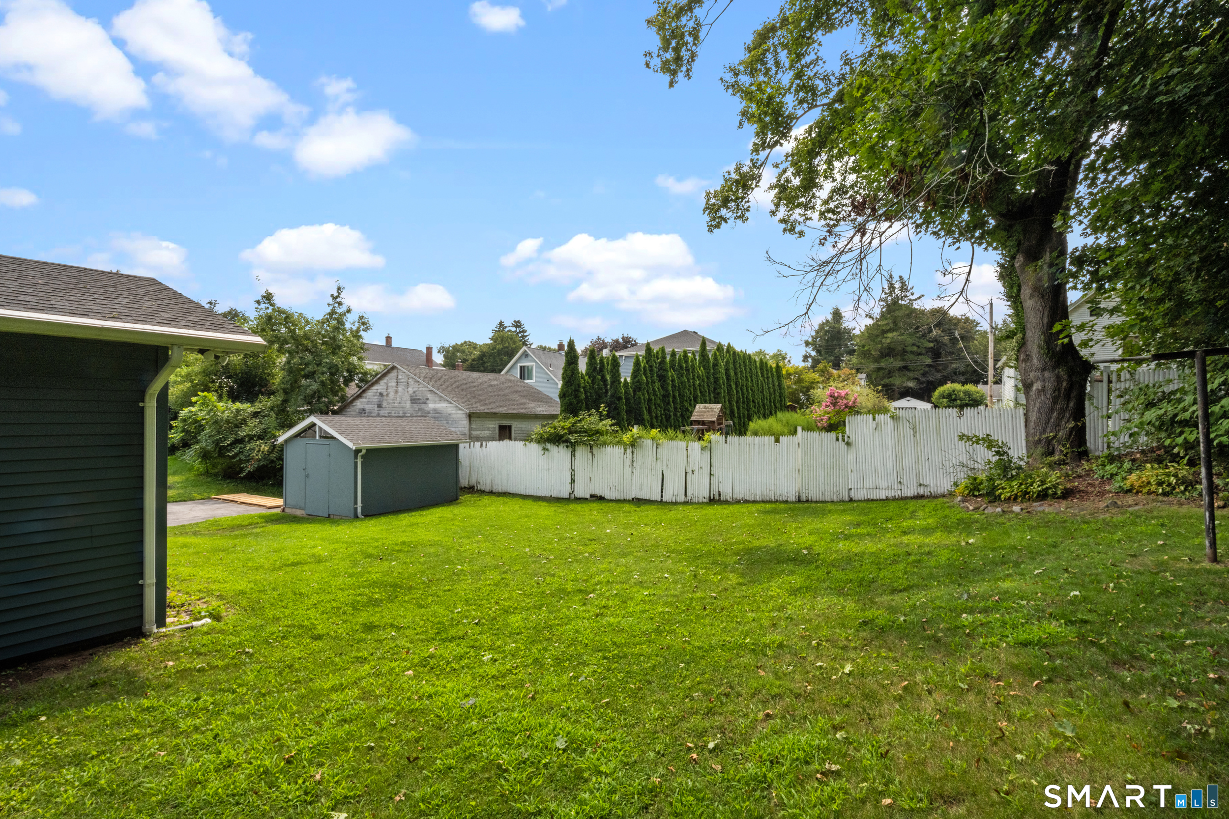 24 Carpenter Street photo 35