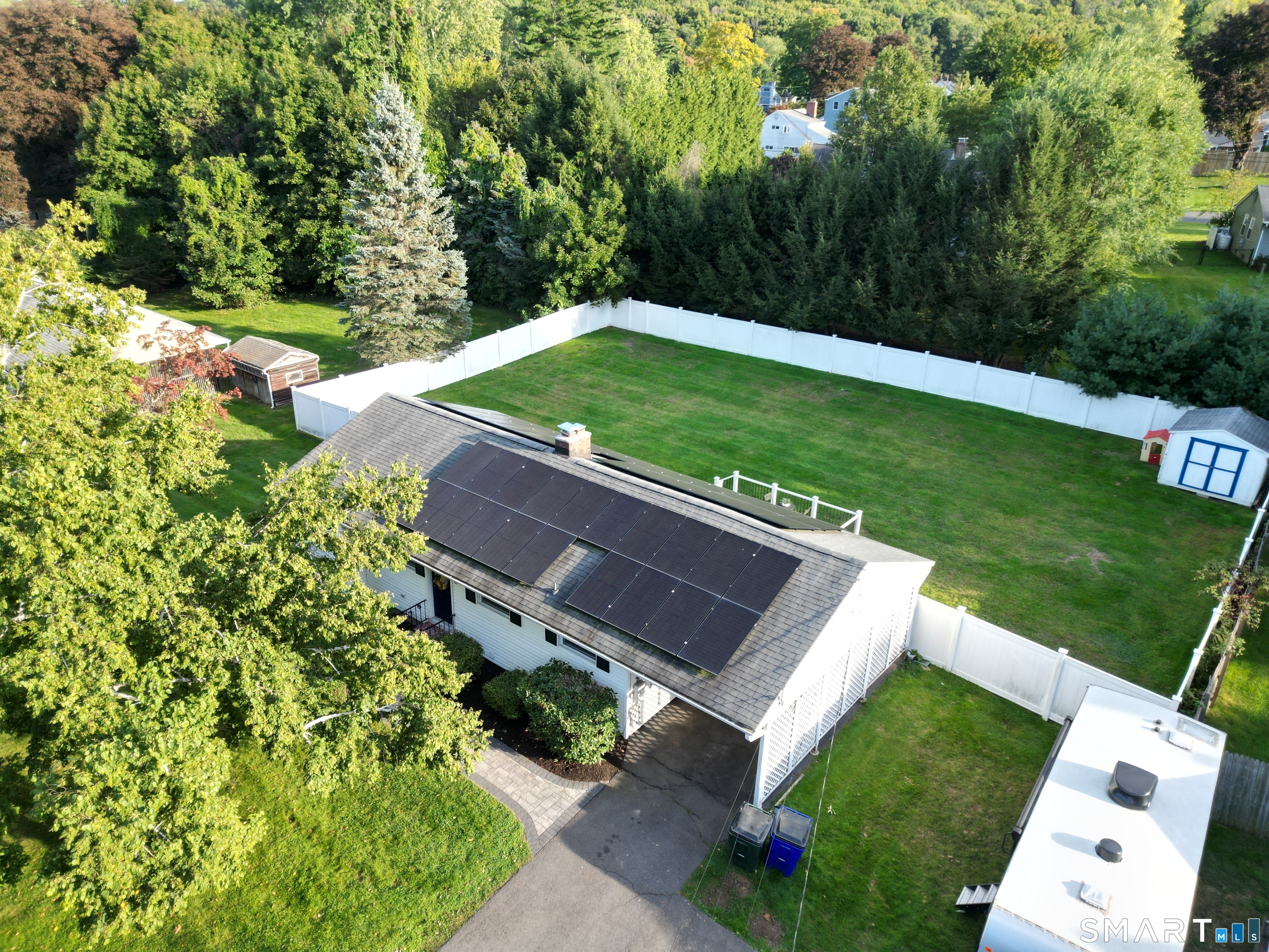 81 Elm Street photo 35