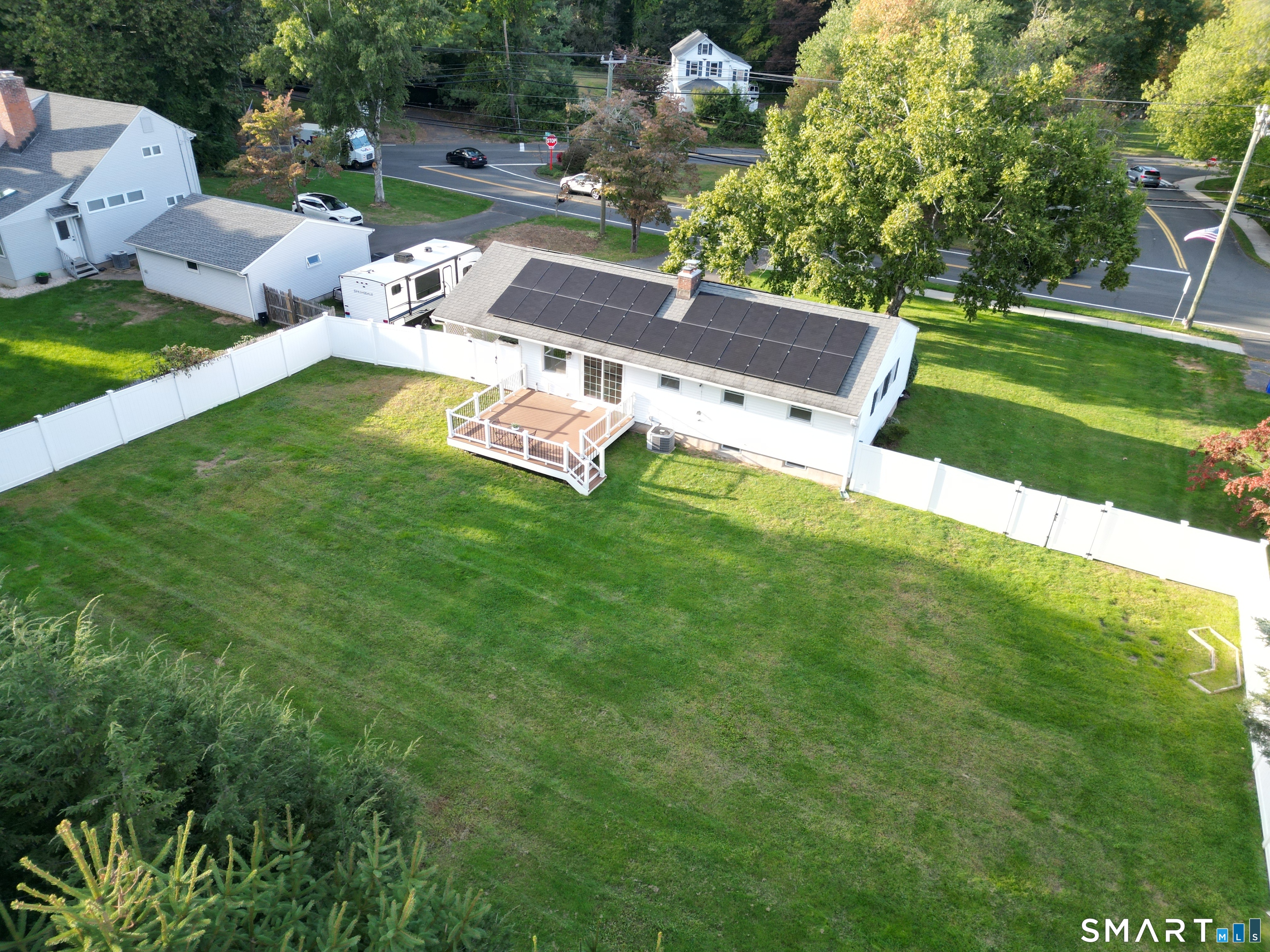 81 Elm Street photo 36
