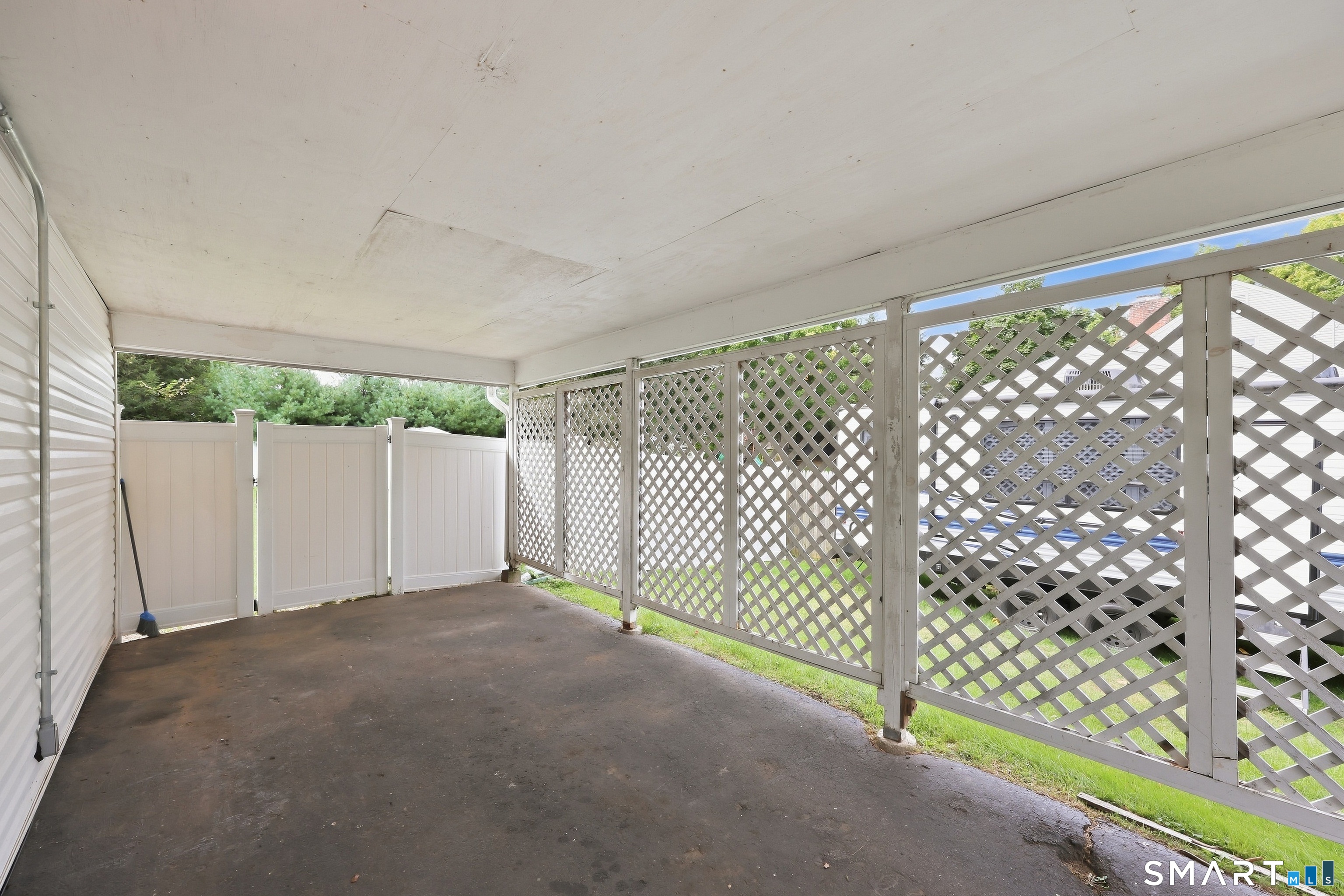 81 Elm Street photo 31