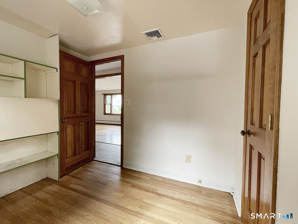 6 Colonial Drive photo 15