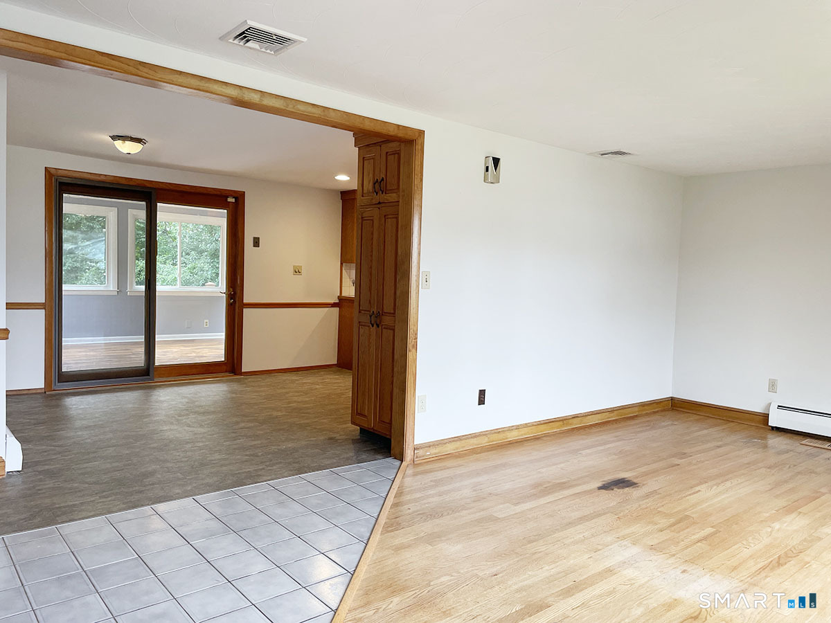 6 Colonial Drive photo 6