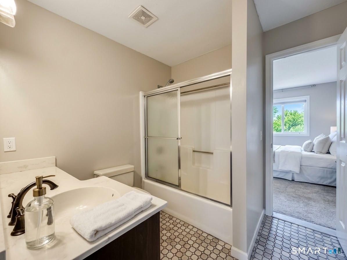 802 Summer Hill Drive Unit #802 photo 15