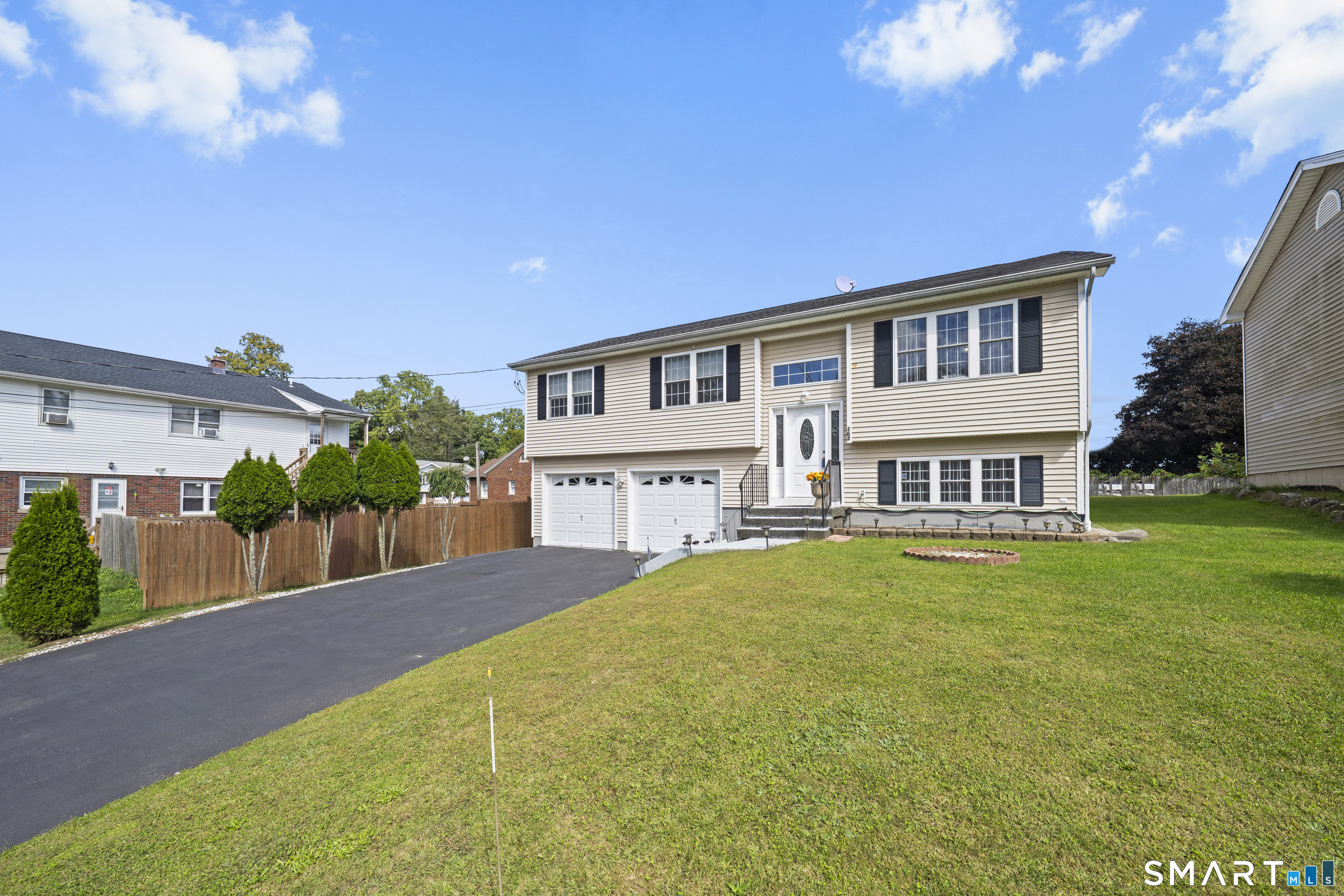 Photo 2 of Single family home for sale at 162 Hillcrest Ave, Waterbury, CT 06705 | MLS# 24208580 | Listing updated on 2026-09-24