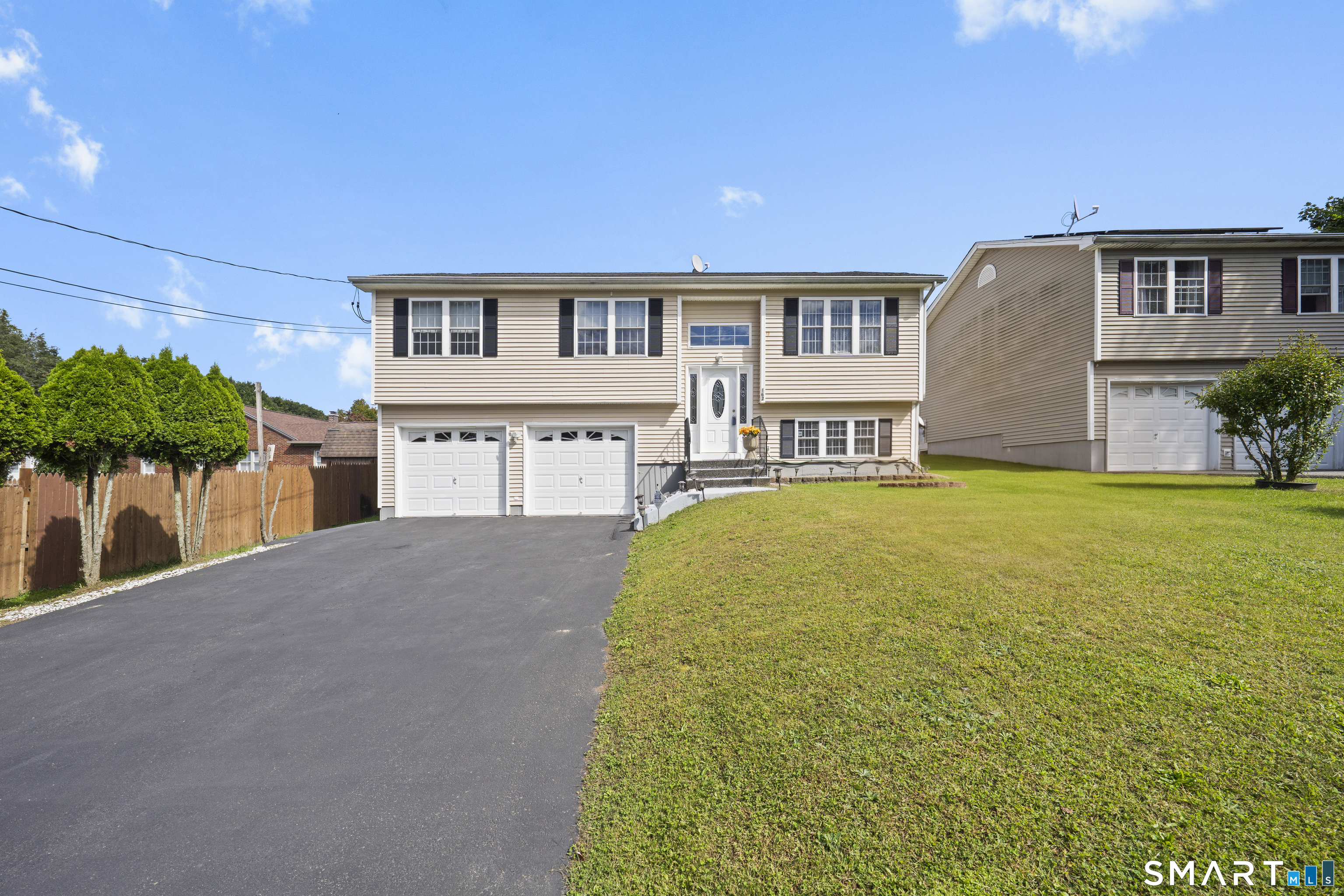 Photo 3 of Single family home for sale at 162 Hillcrest Ave, Waterbury, CT 06705 | MLS# 24208580 | Listing updated on 2026-09-24