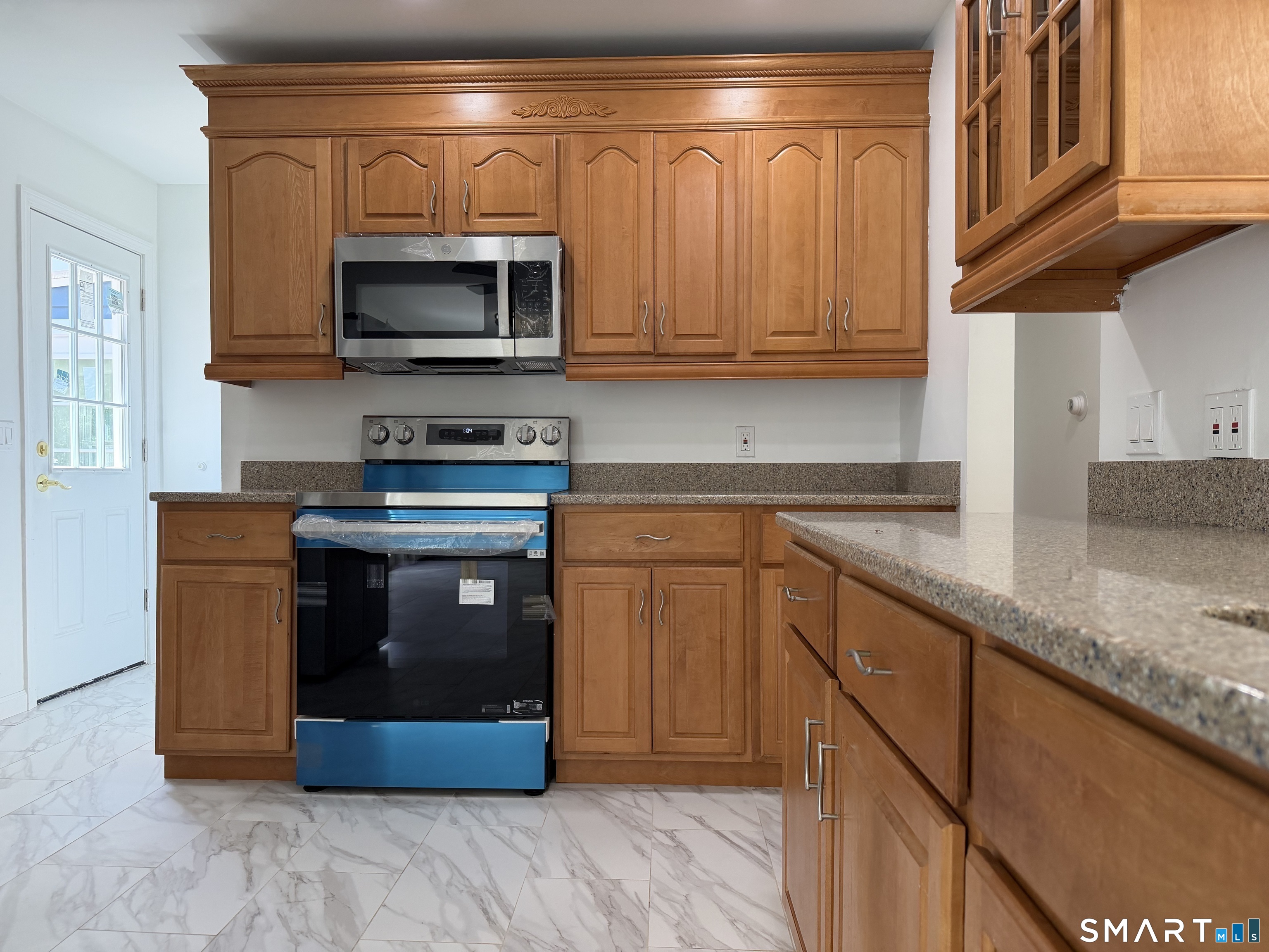 762 Woodin Street photo 4