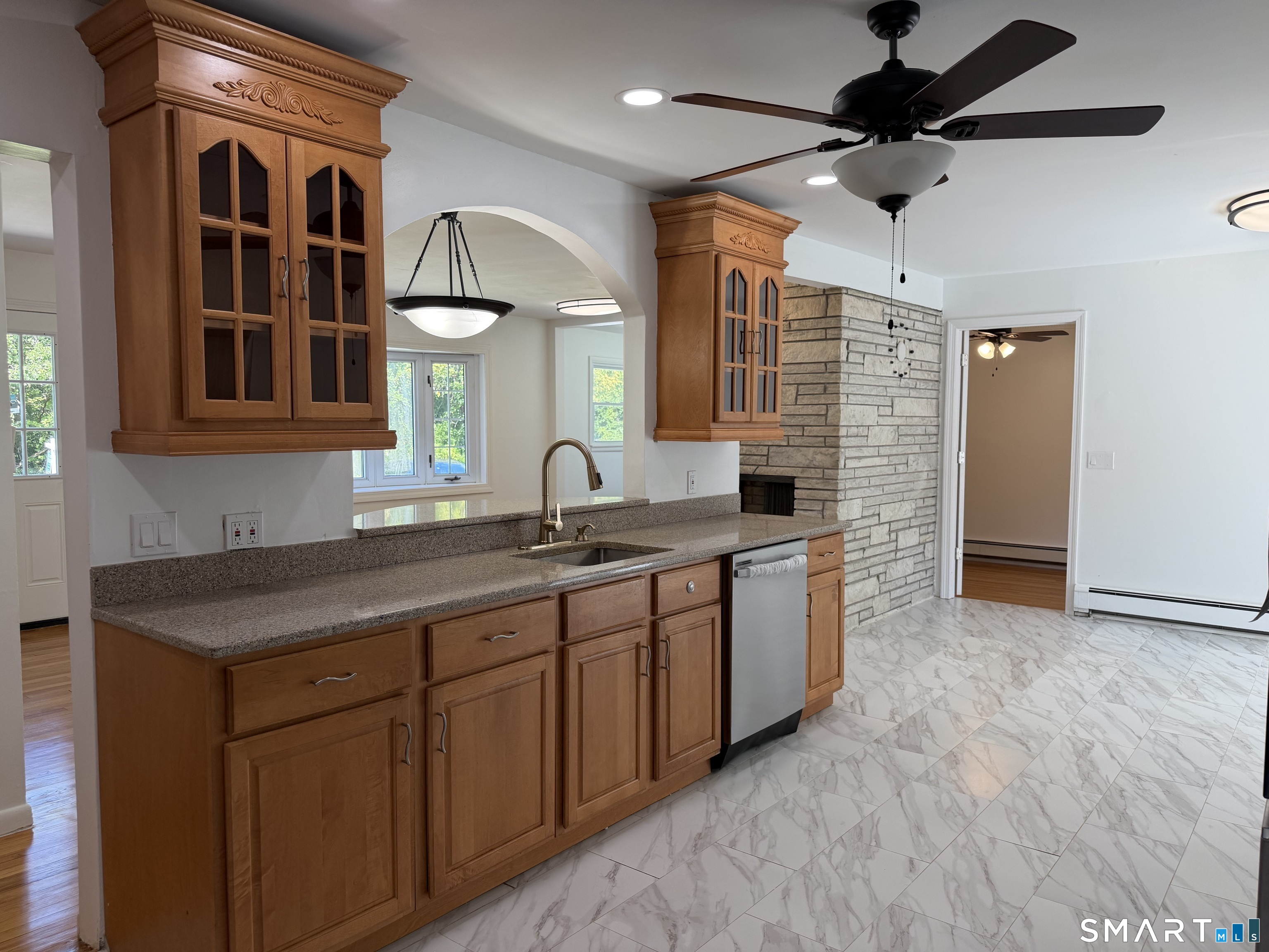 762 Woodin Street photo 3