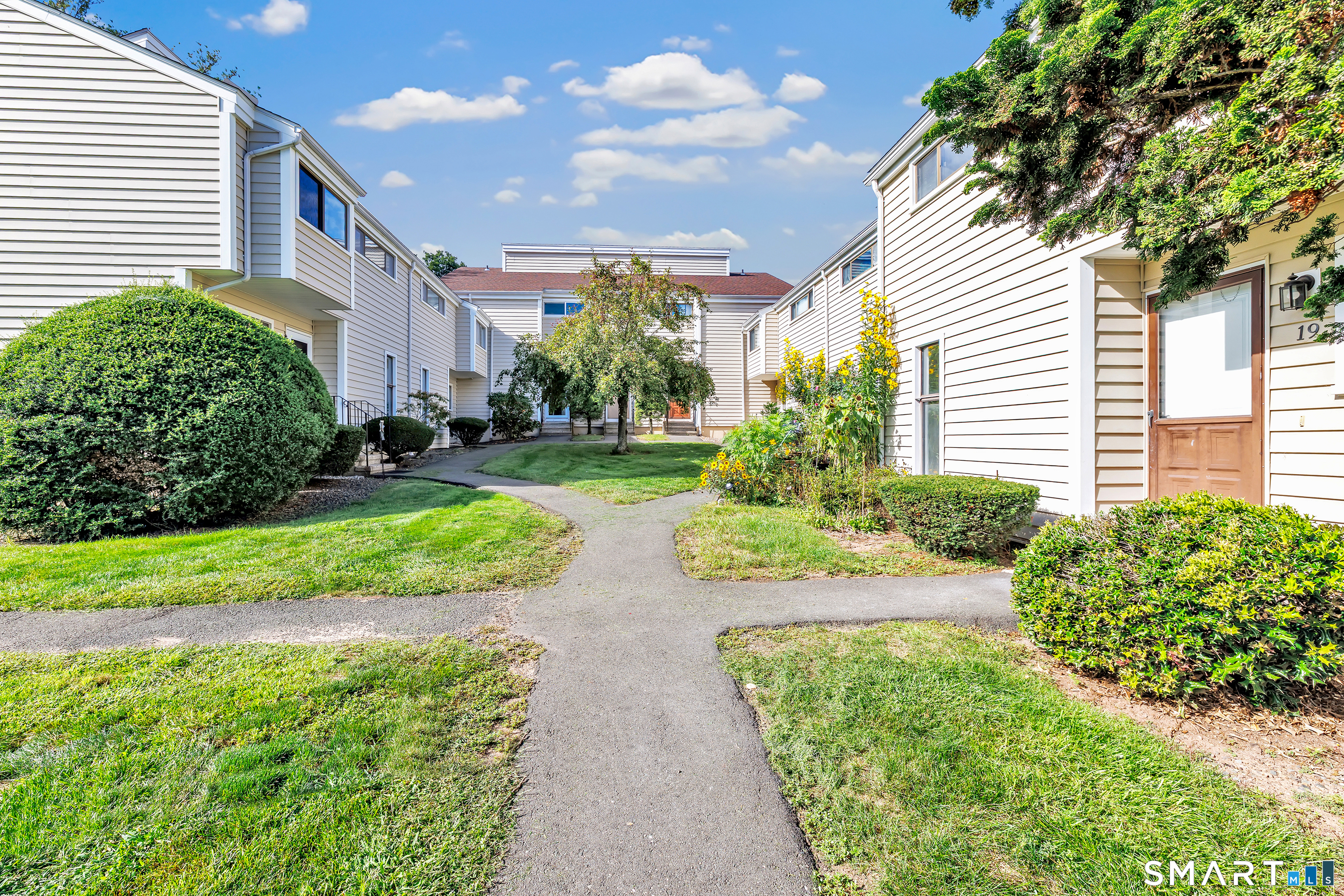 Condo for sale at 16 Monticello Dr #16, Branford, CT 06405 | MLS# 24209479