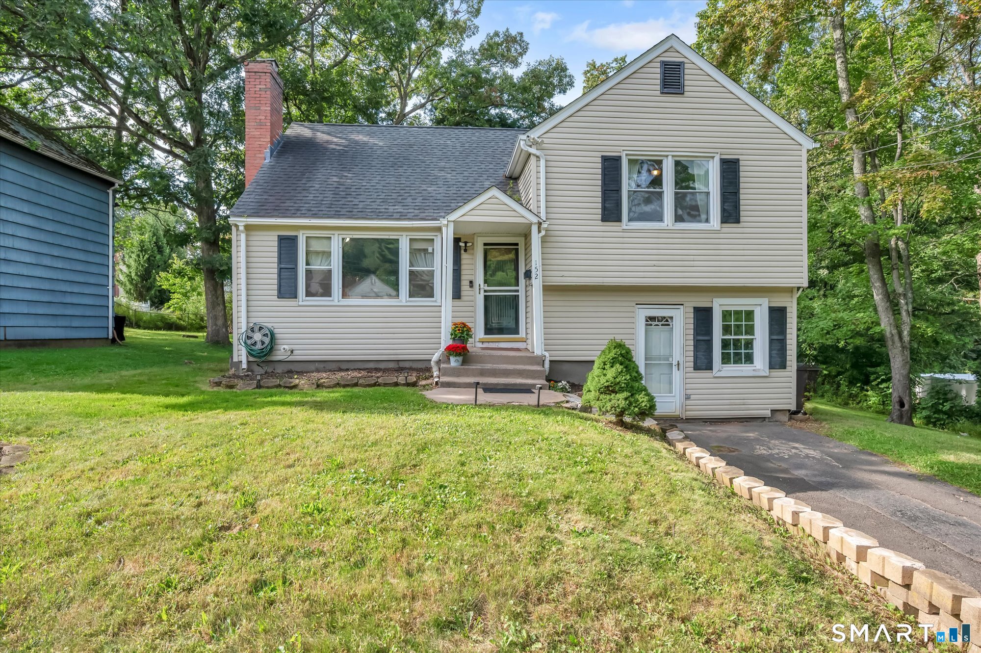 152 Bay Avenue