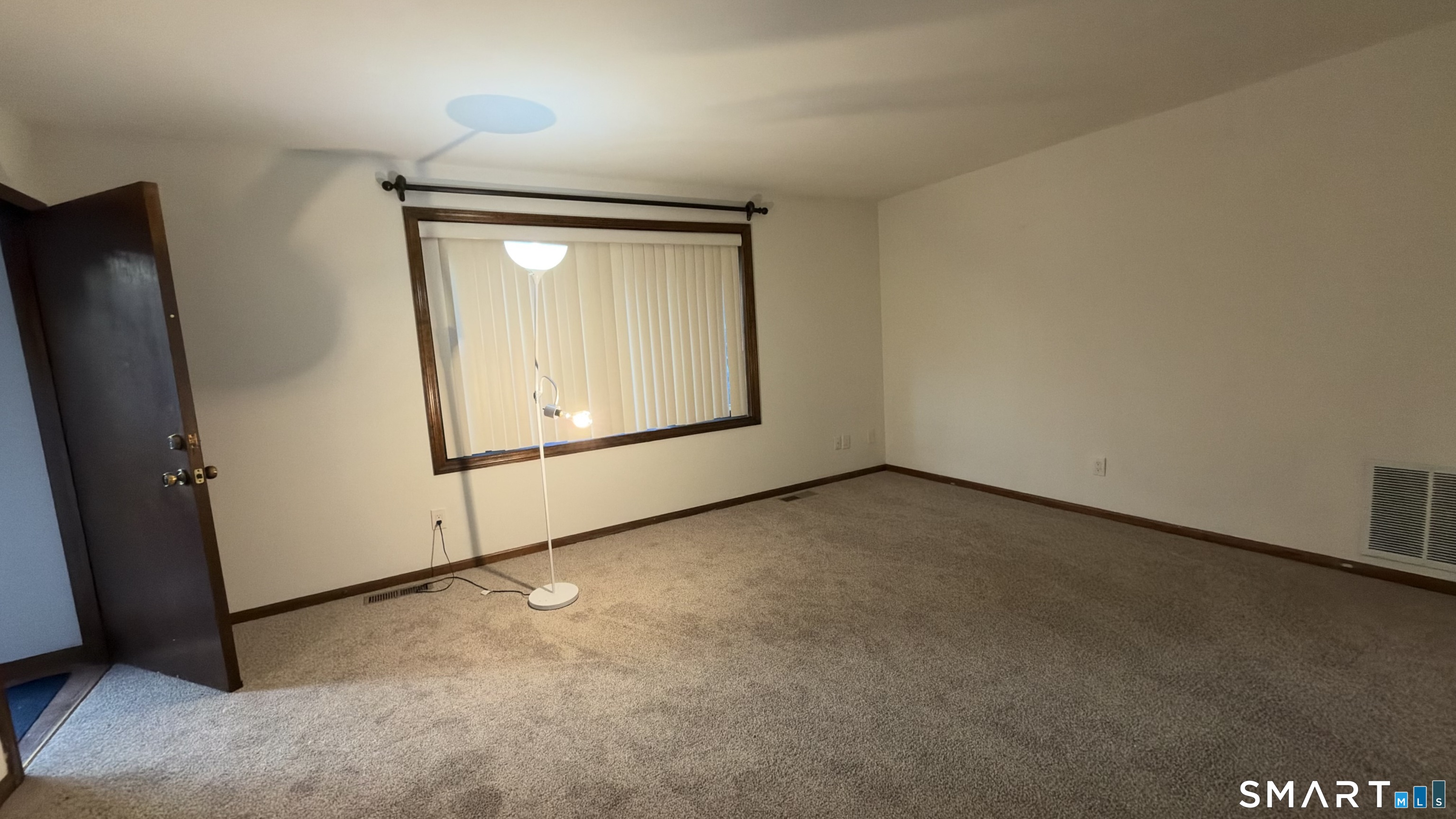 Foto 9 de Condominio en renta en 375 Glendale Avenue #D2, Bridgeport, CT — $1,600/mes