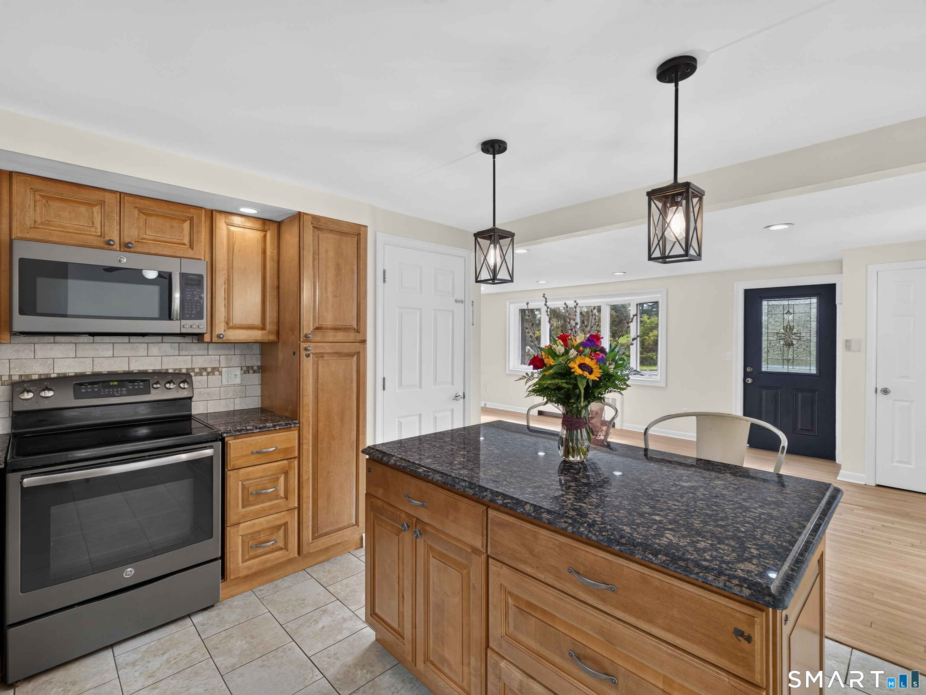 527 Clintonville Road photo 17