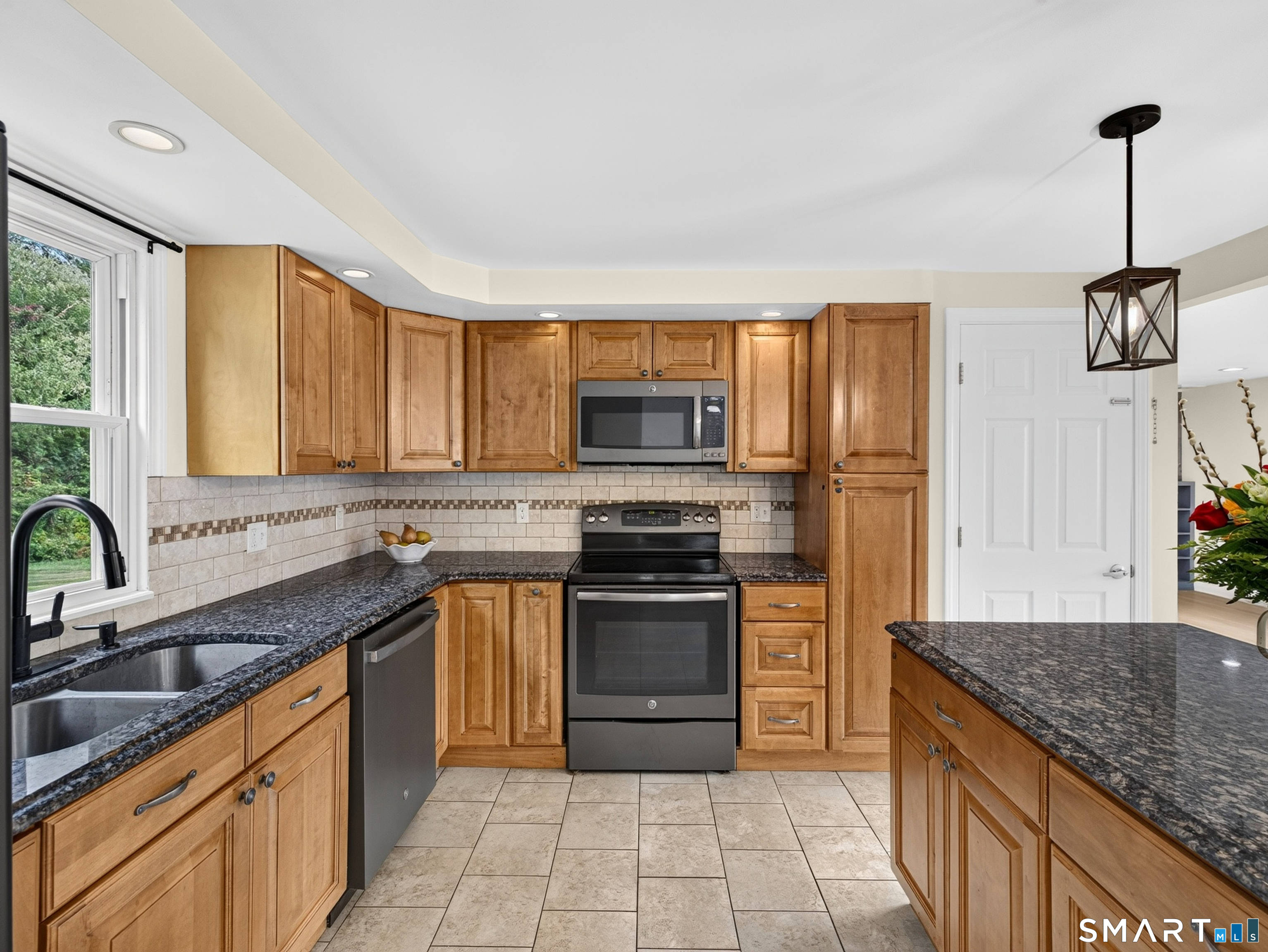 527 Clintonville Road photo 18
