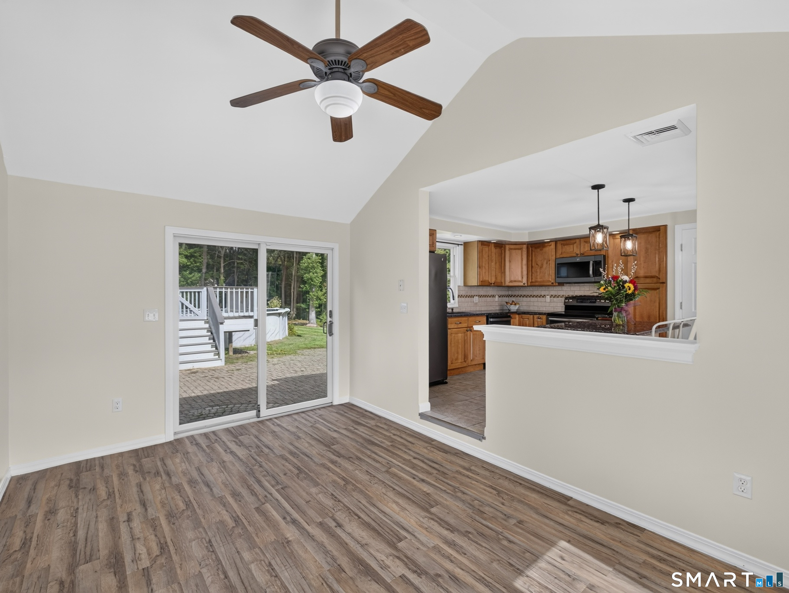 527 Clintonville Road photo 15