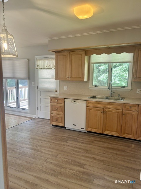 129 Oldham Avenue photo 3