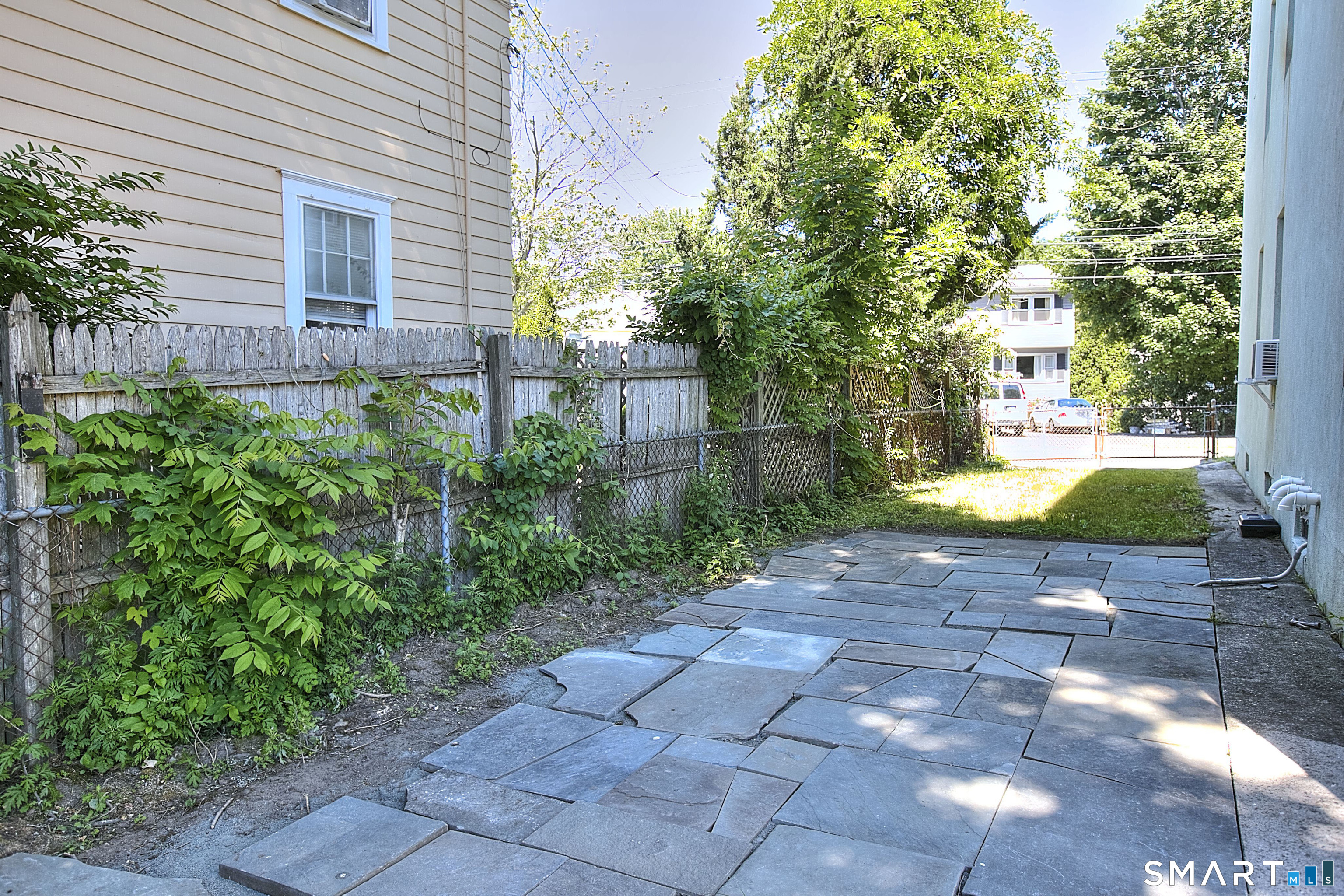 2029 Kings Highway photo 38