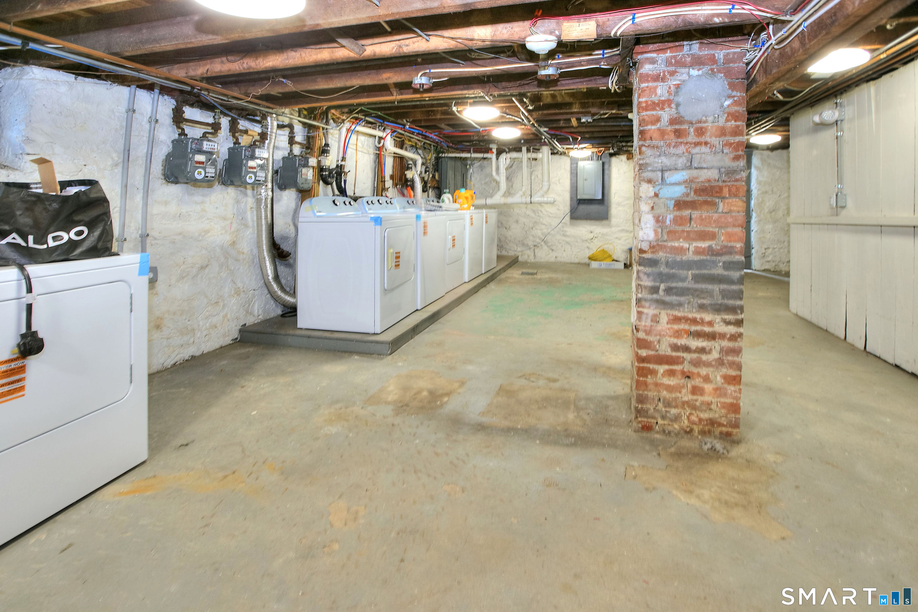 2029 Kings Highway photo 33