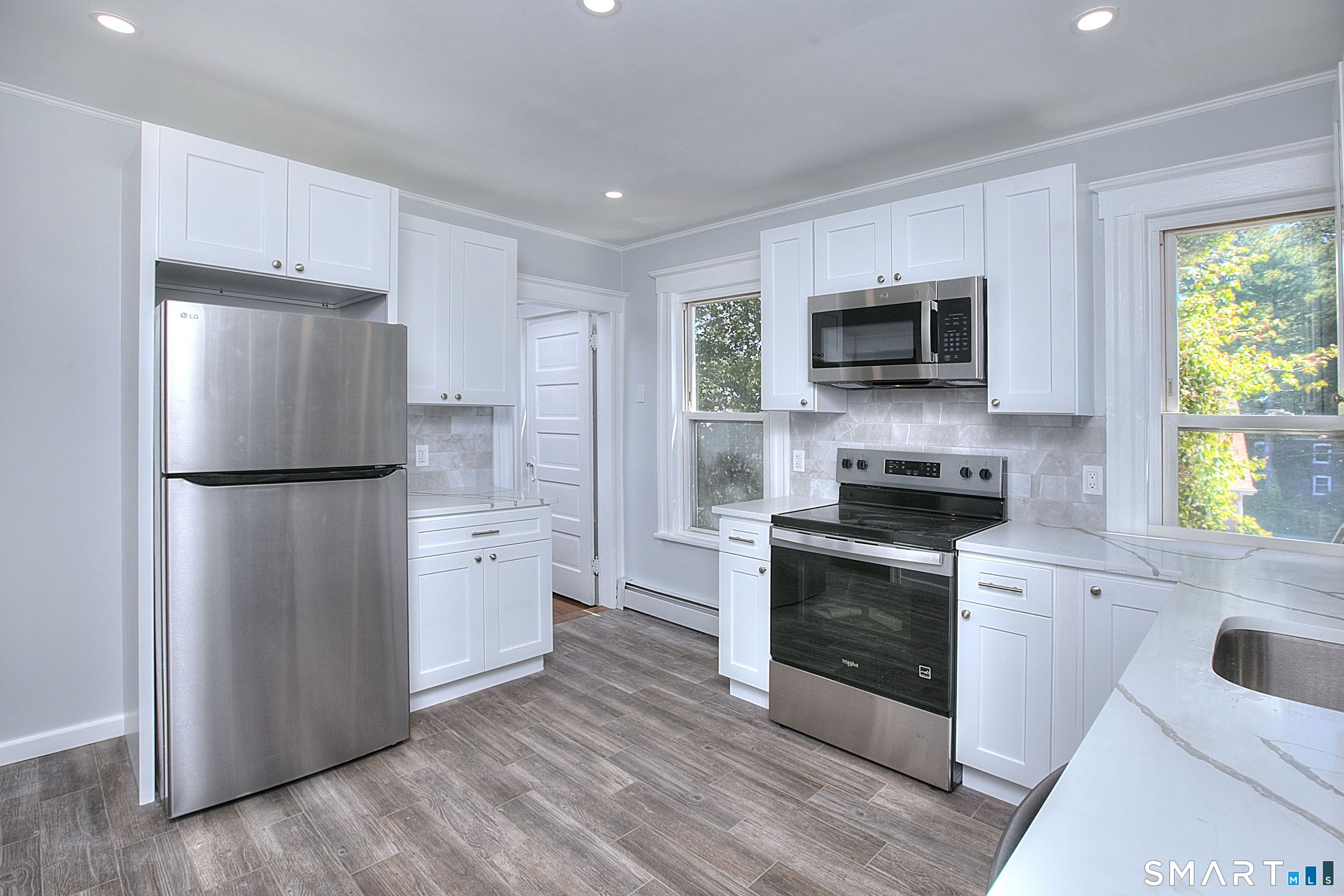 2029 Kings Highway photo 23