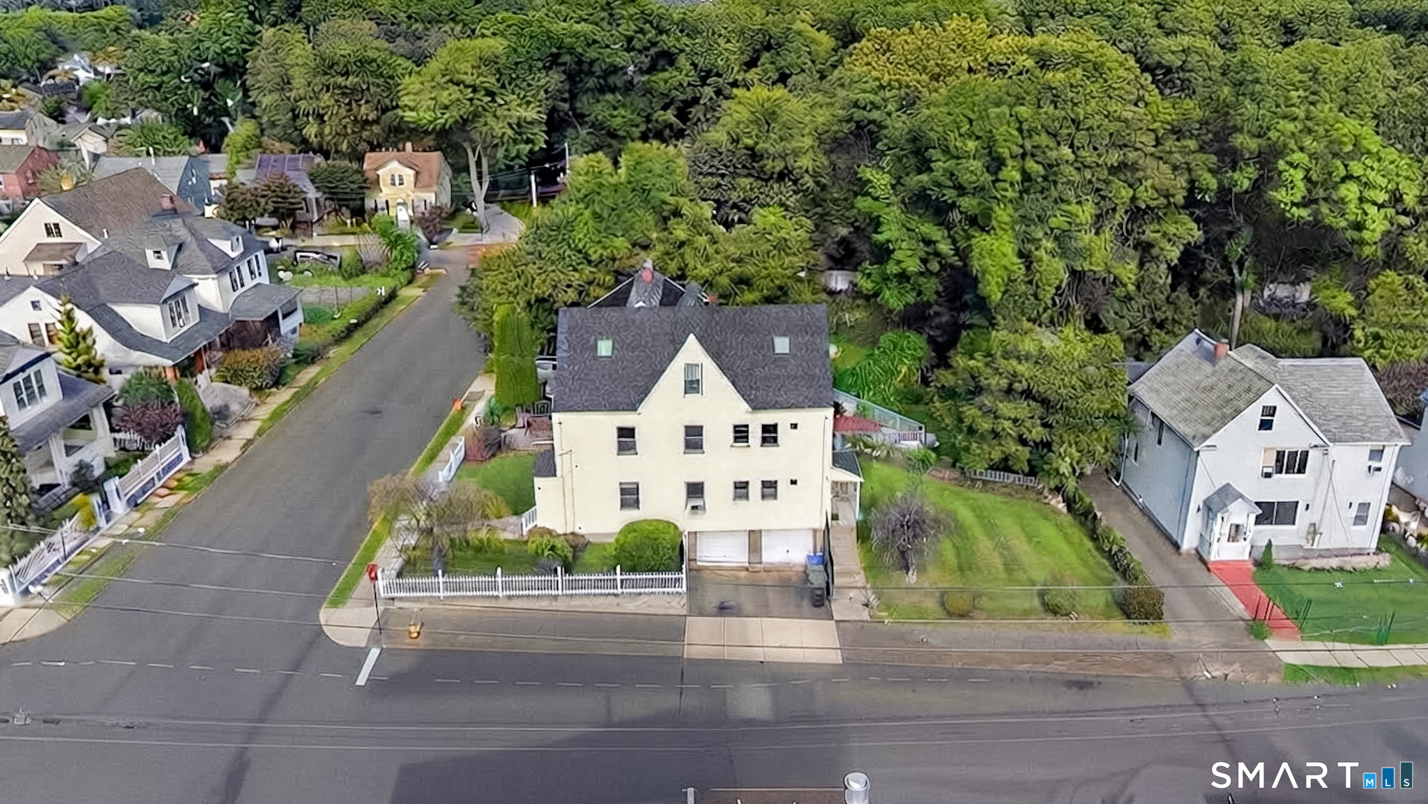 57-59 Fairview Avenue photo 3