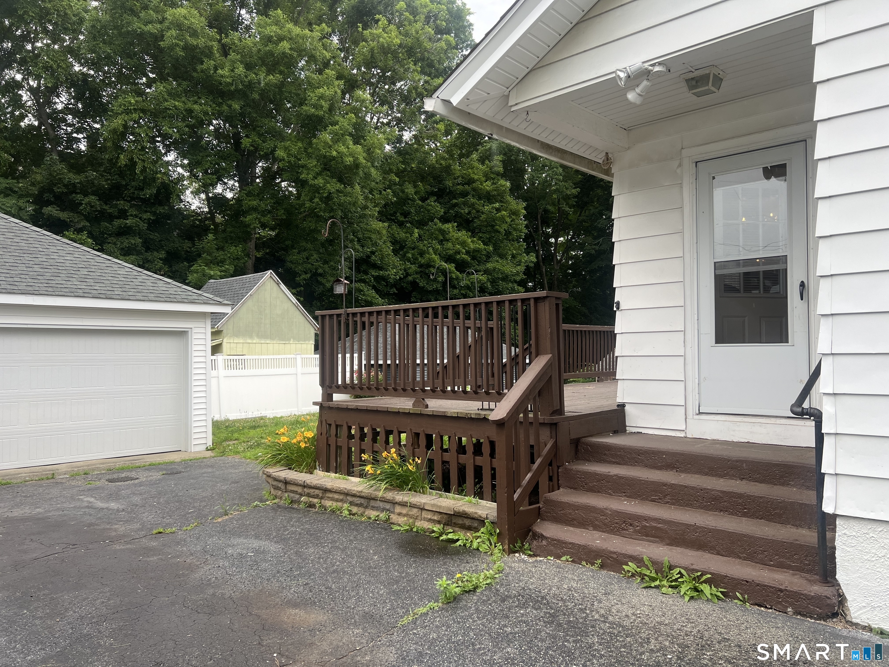 39 Geer Avenue photo 11