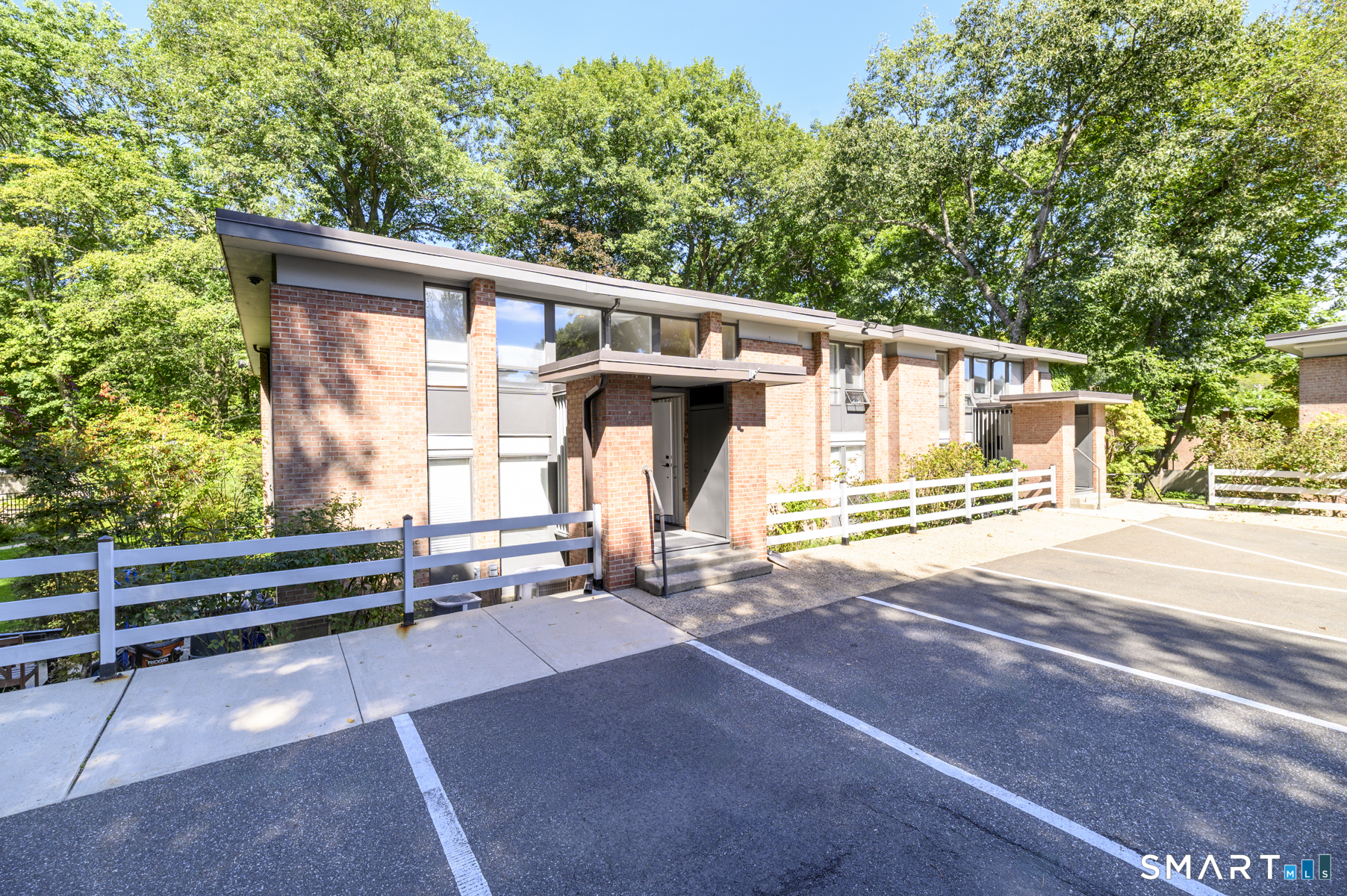 160 Fairfield Woods Road Unit #66 photo 27