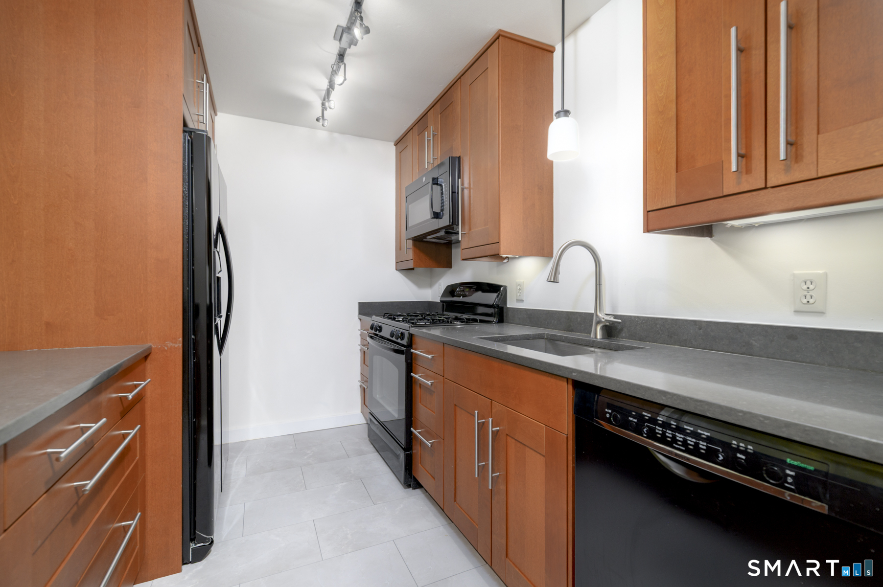 160 Fairfield Woods Road Unit #66 photo 10