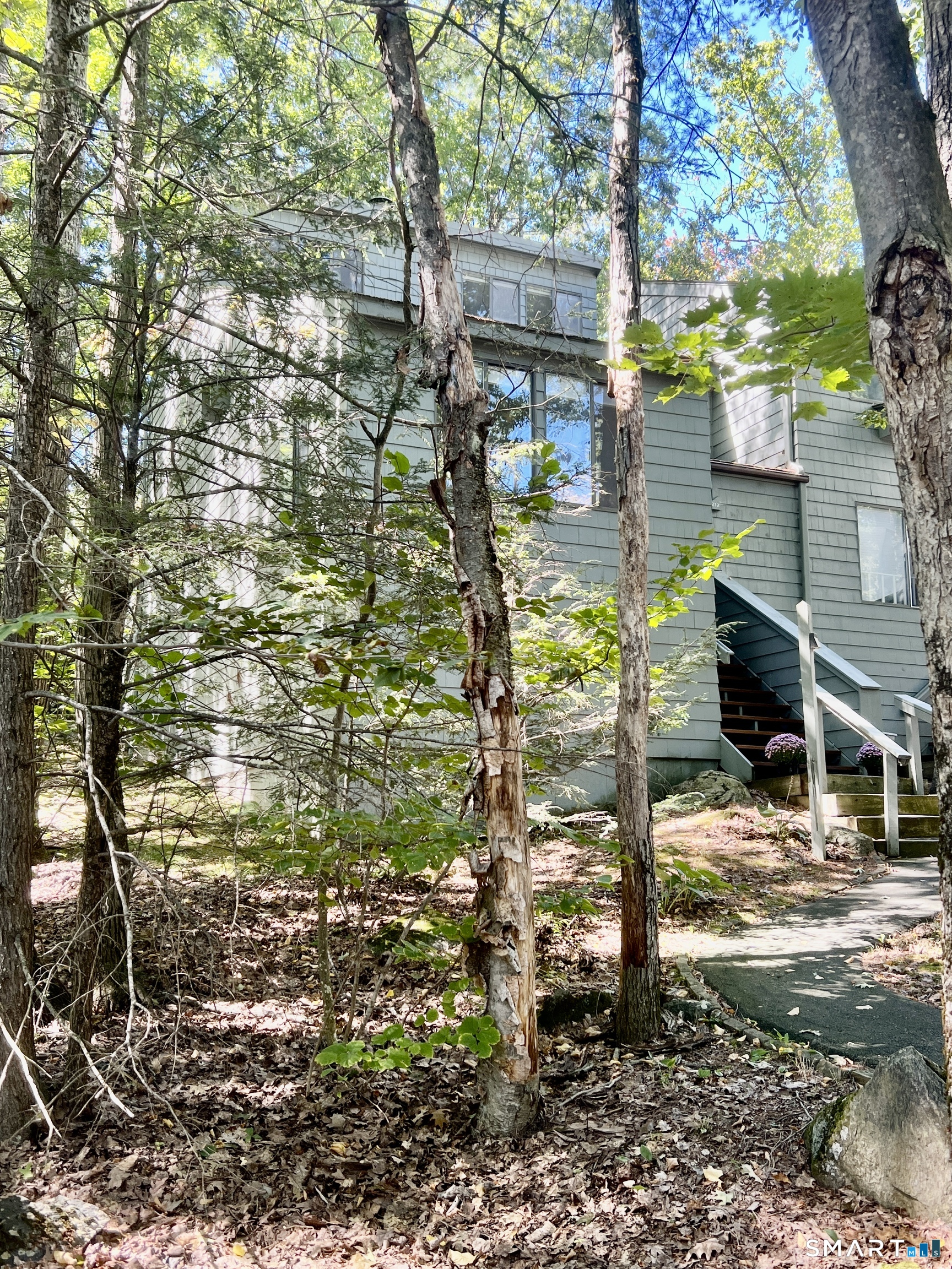 212 Ledge Drive