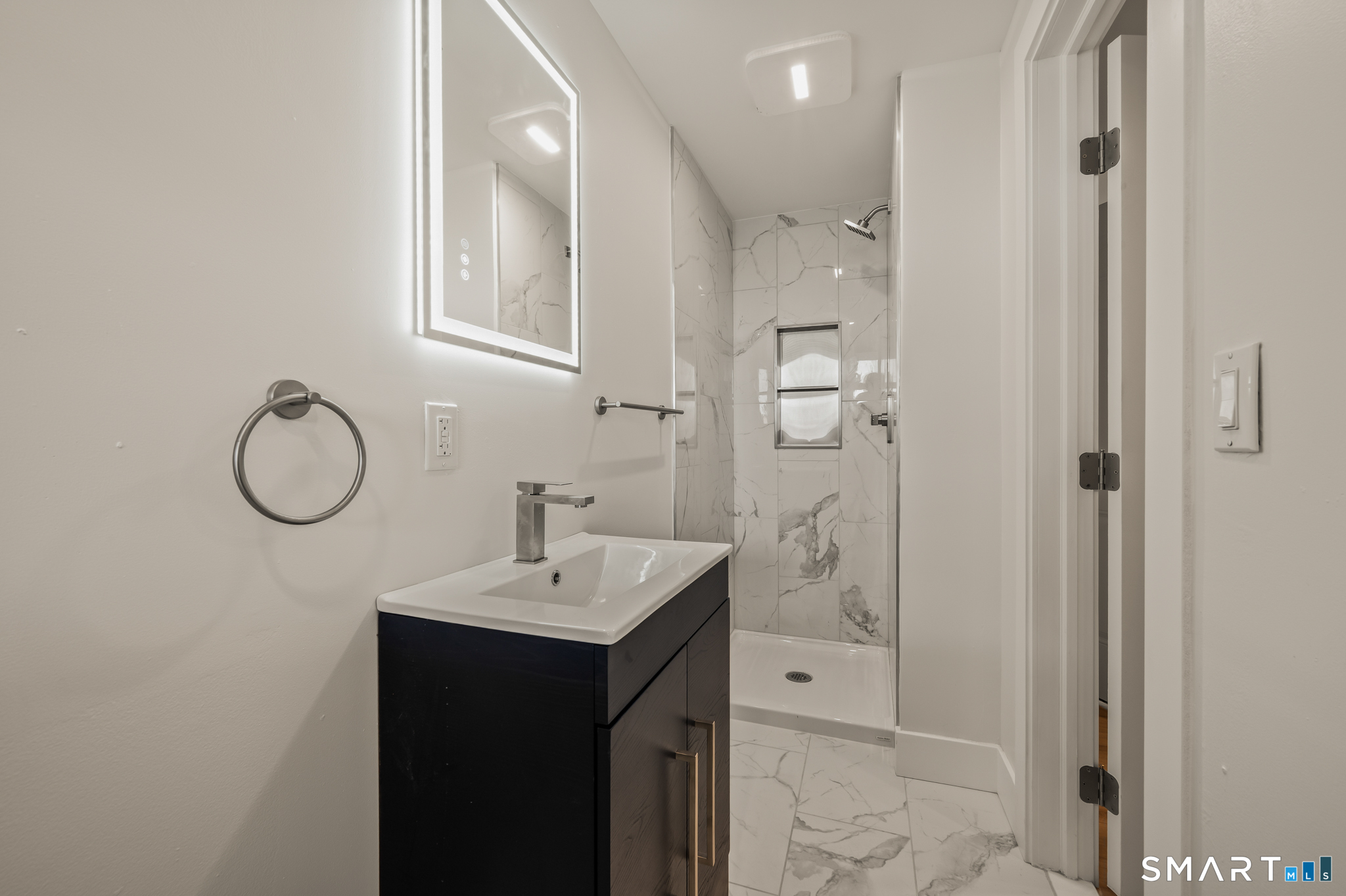 542 Main Street Unit #2B photo 9