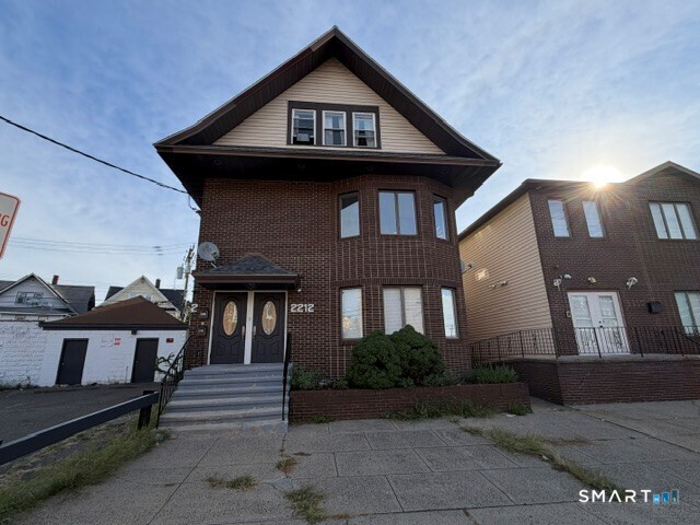 Foto 9 de Local comercial en venta en 2212 Main Street, Bridgeport, CT — $1,500,000