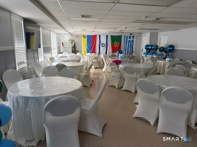 Foto 8 de Local comercial en venta en 2212 Main Street, Bridgeport, CT — $1,500,000