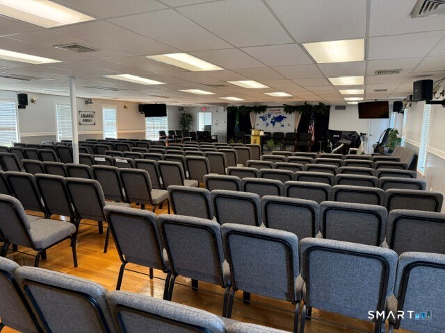 Foto 7 de Local comercial en venta en 2212 Main Street, Bridgeport, CT — $1,500,000