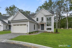 90 Oronoque Hills, Stratford