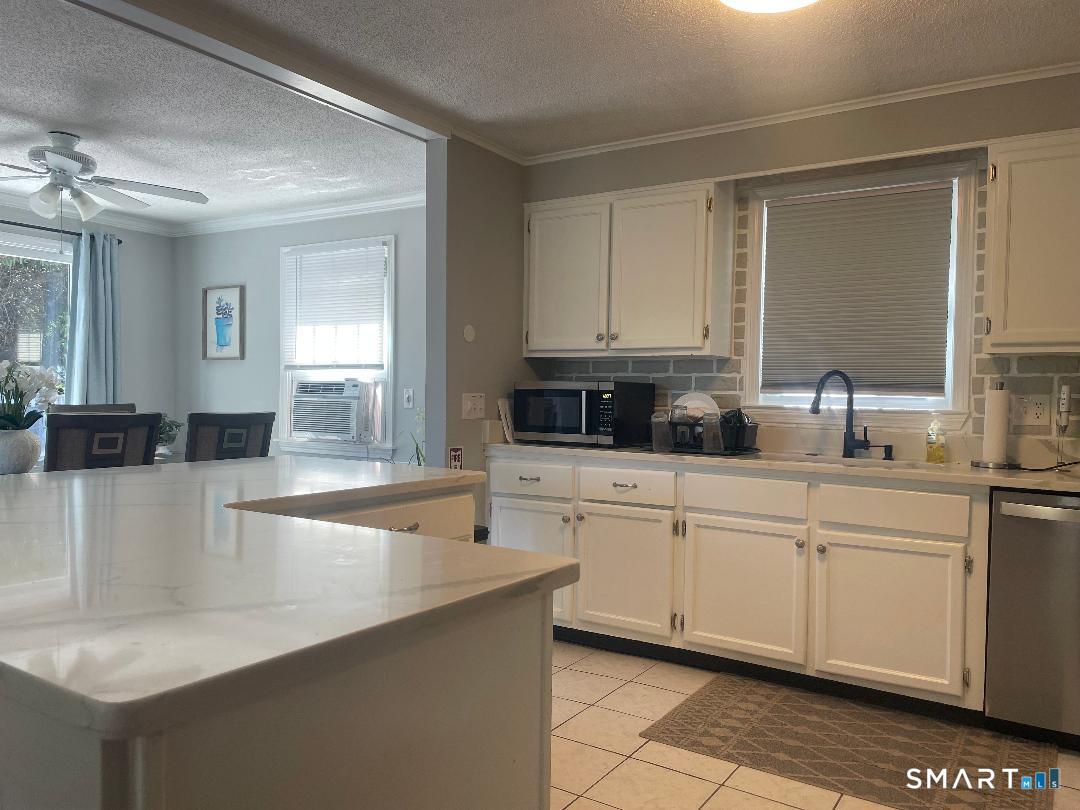 10 Pleasant Street photo 6