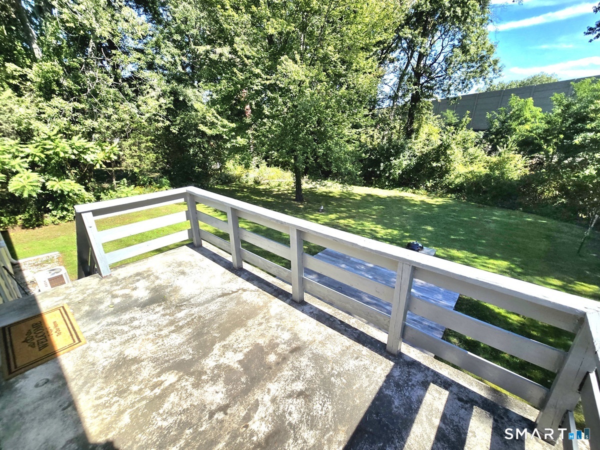 4 Echo Lane photo 25